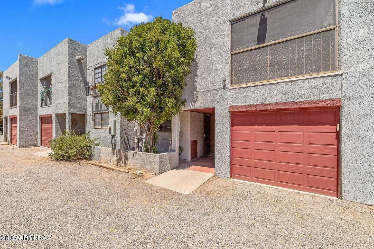 1525 N Bryant Avenue Property Photo 1