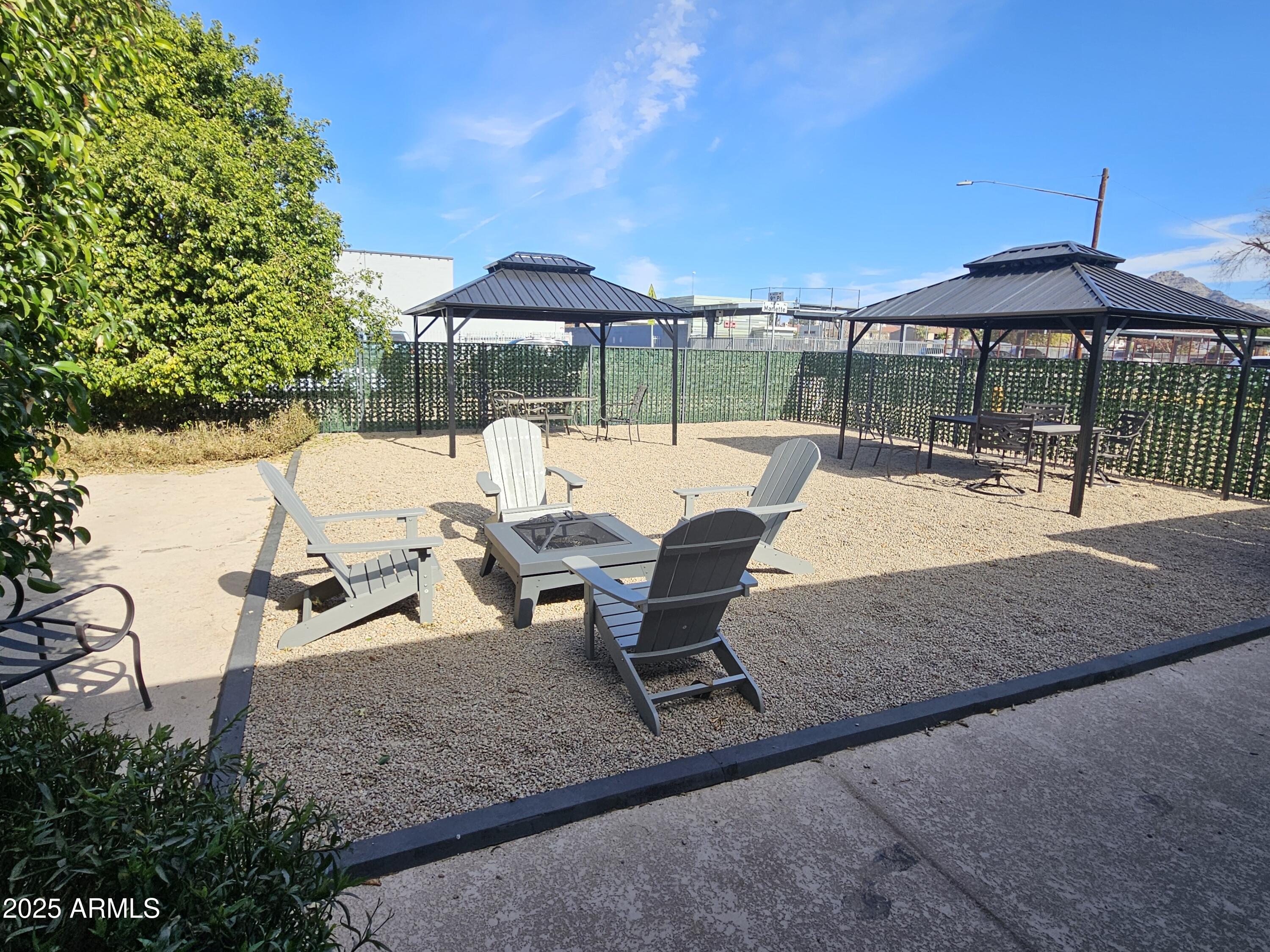 909 E Marlette Avenue Property Photo 1