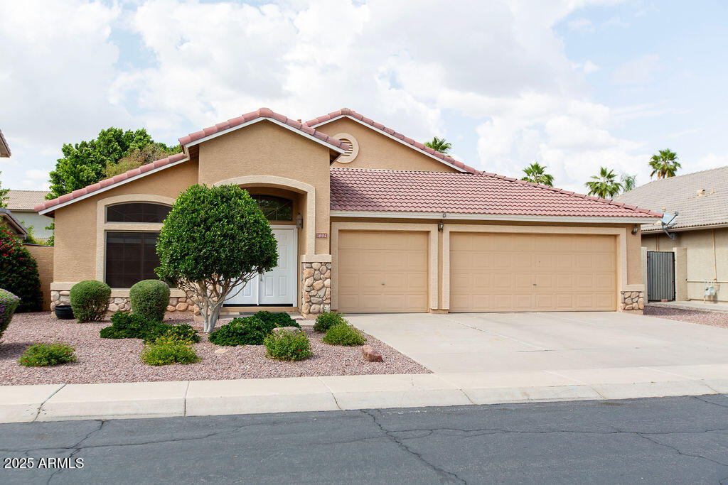 1894 E Sagebrush Street Property Photo 1
