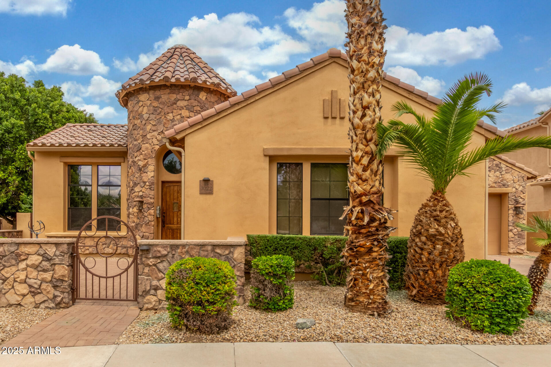 1022 W Calypso Court Property Photo 1