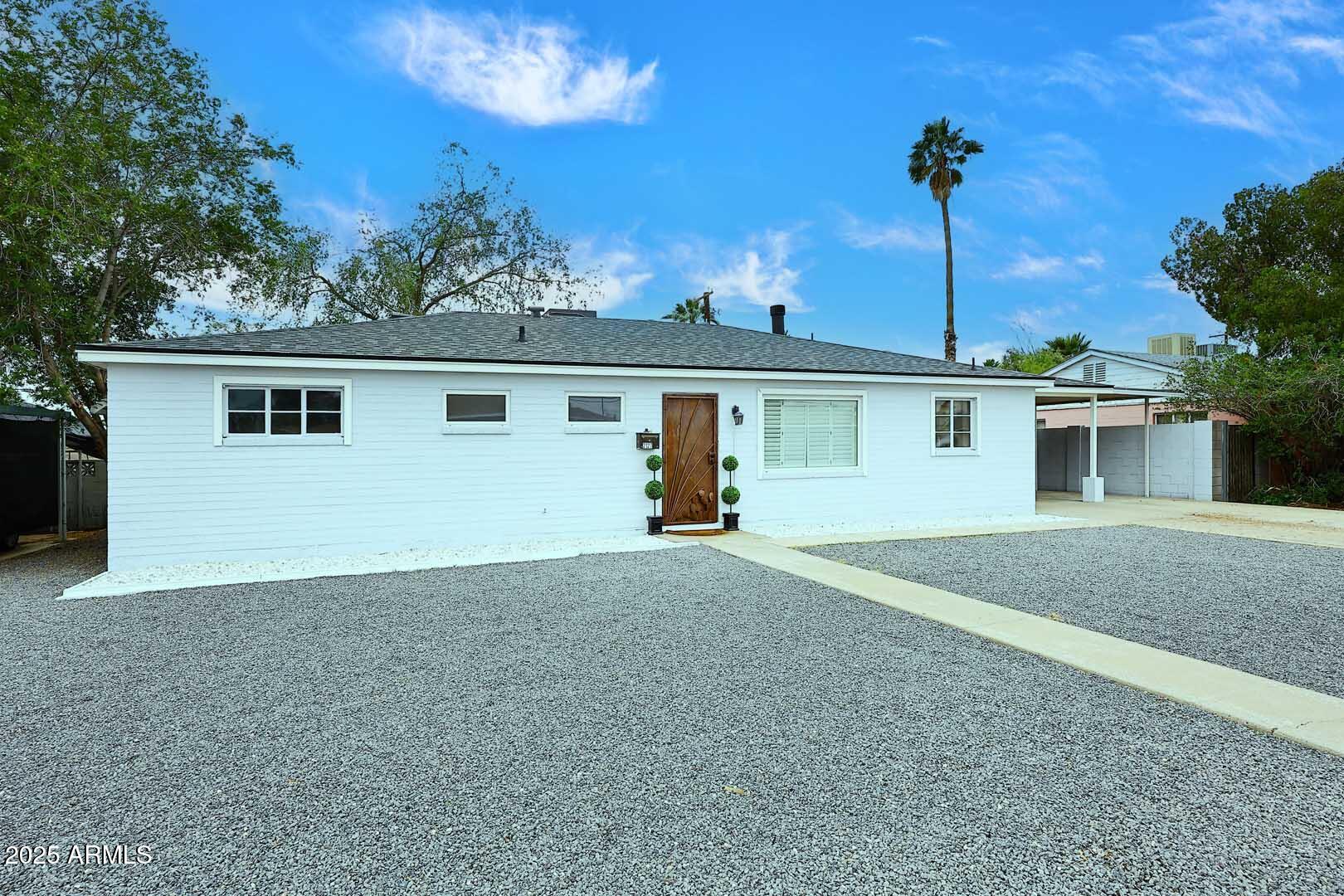 2127 W San Miguel Avenue Property Photo