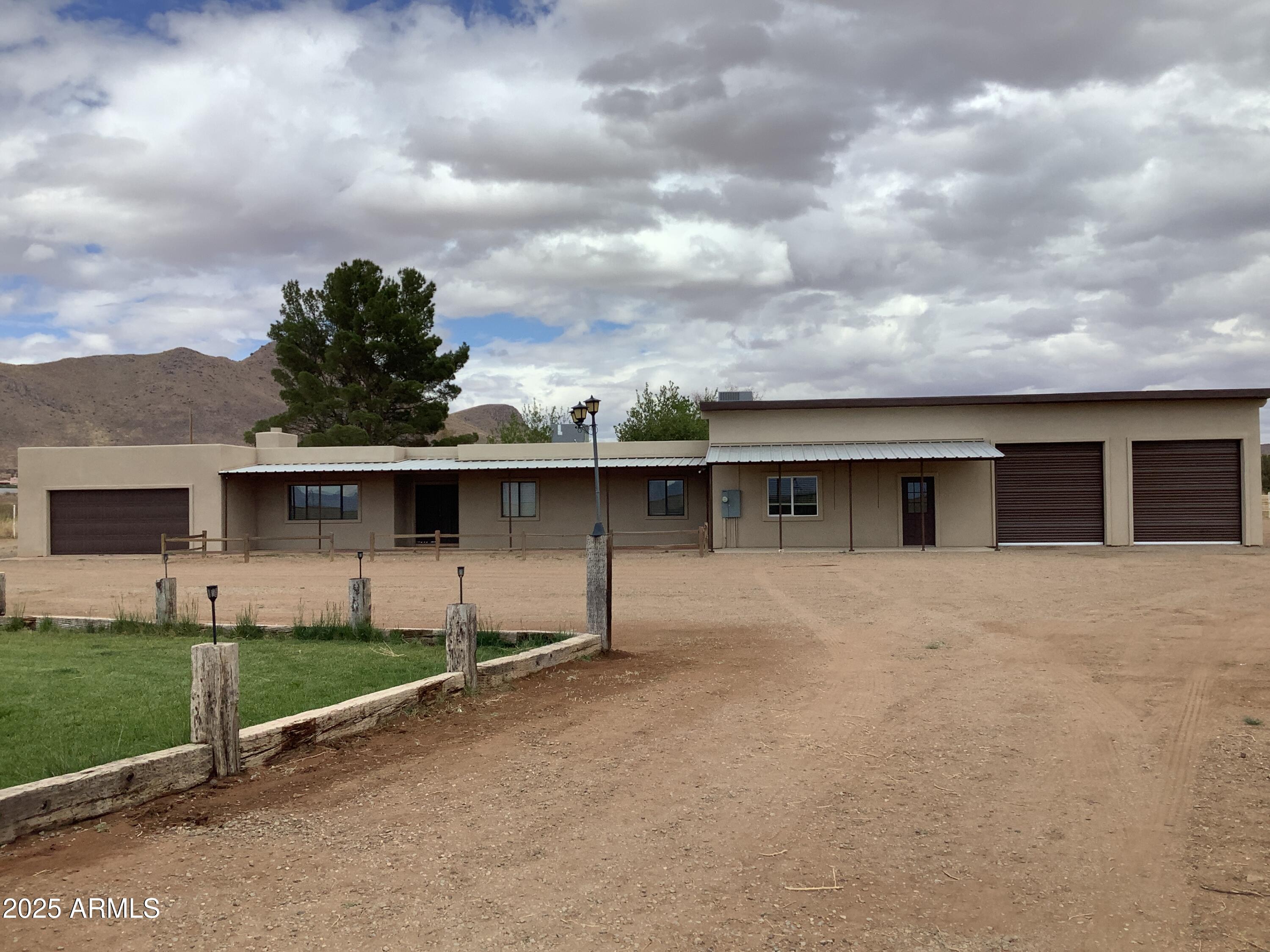 3607 E Mule Deer Road Property Photo 1