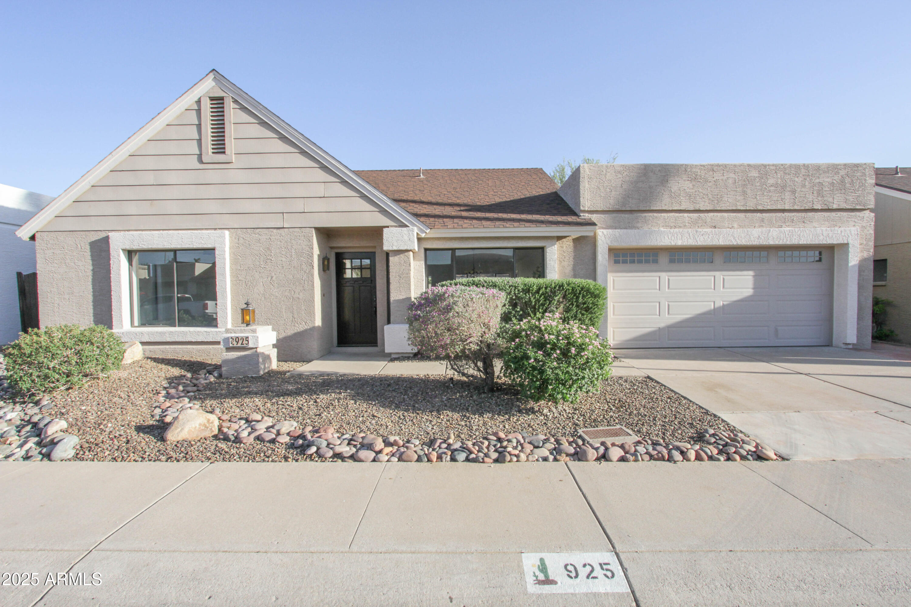 925 E Wagoner Road Property Photo 1