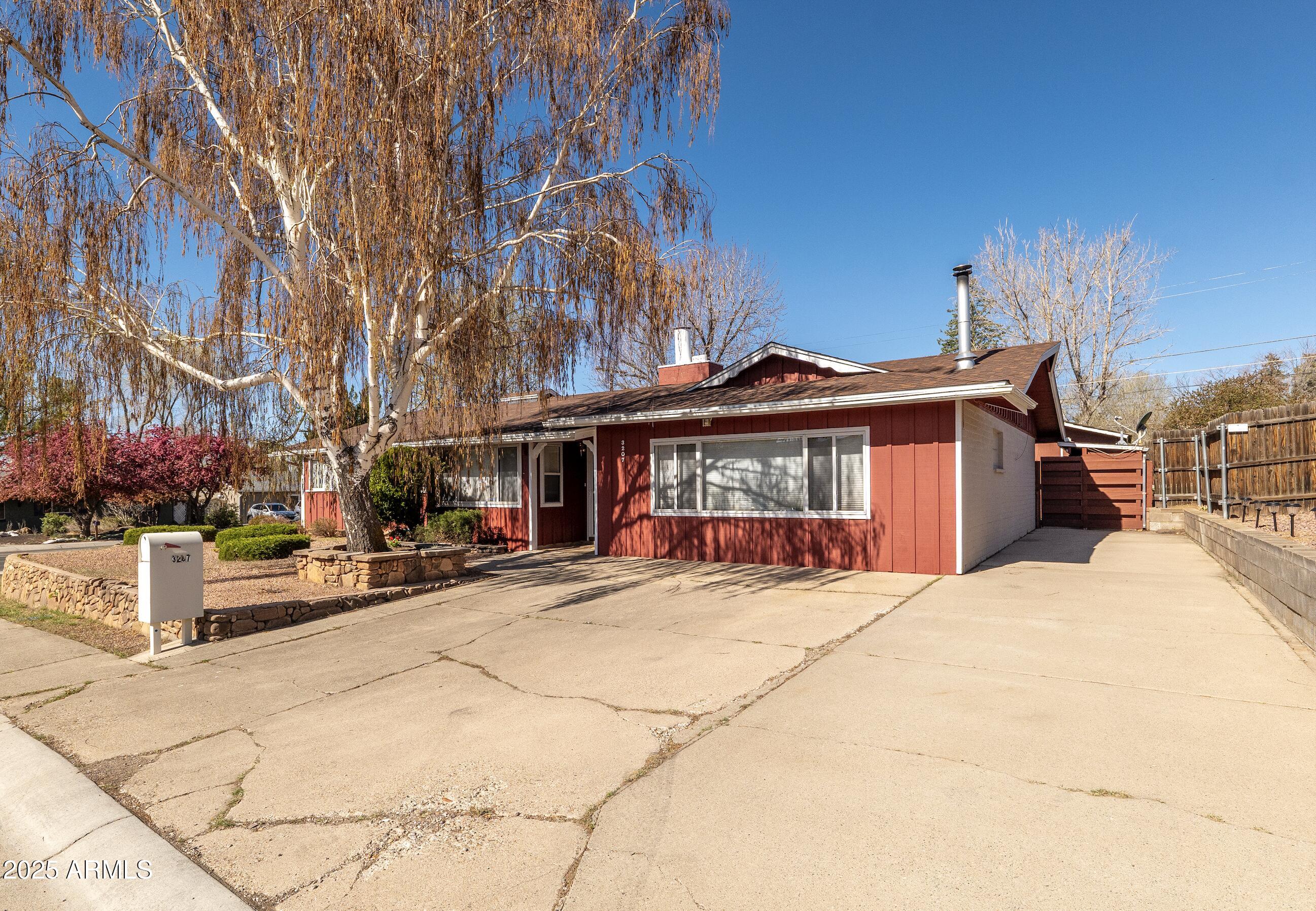 3207 N Tindle Boulevard Property Photo 1