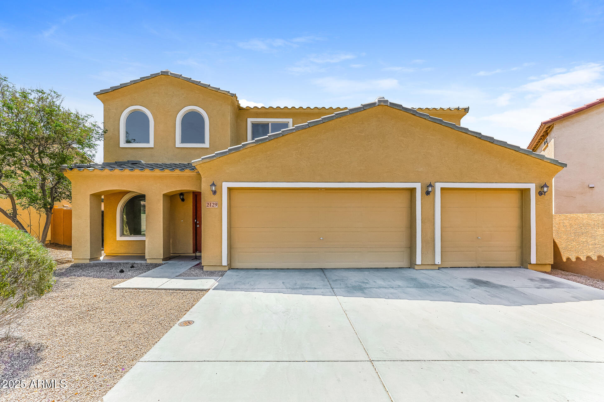 2129 E Yuma Avenue Property Photo 1