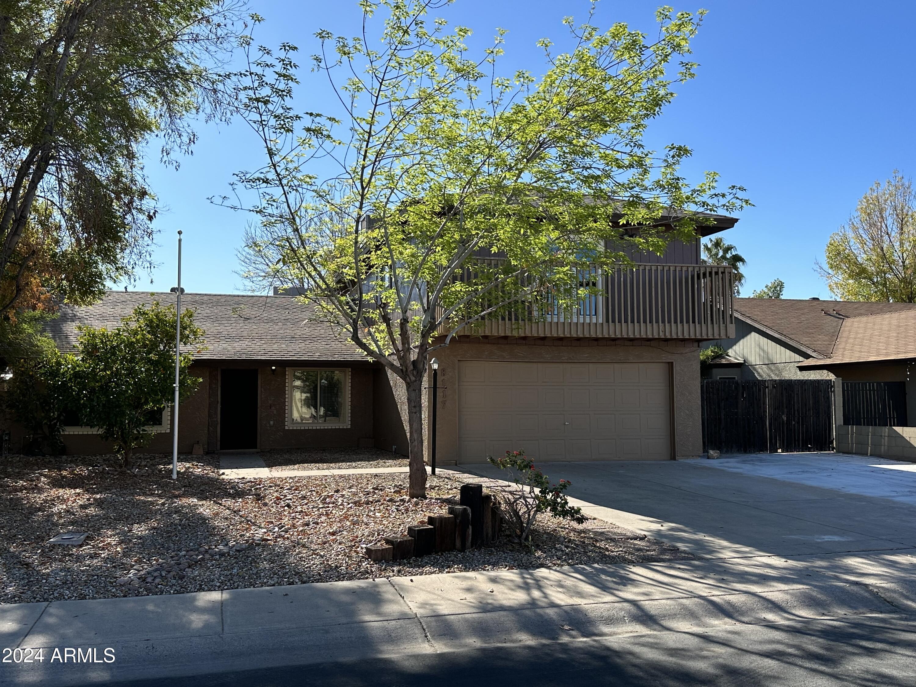 8117 W Dreyfus Drive Property Photo 1