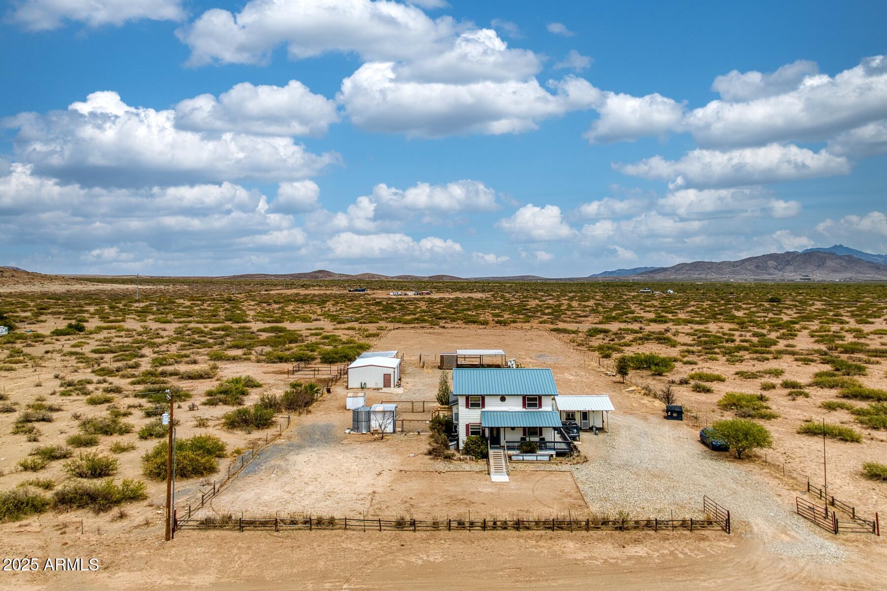 6464 N Six Gun Road Property Photo 1