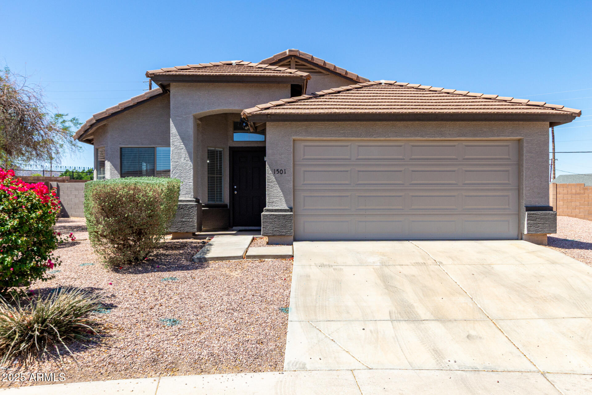 1501 E Sunland Avenue Property Photo 1