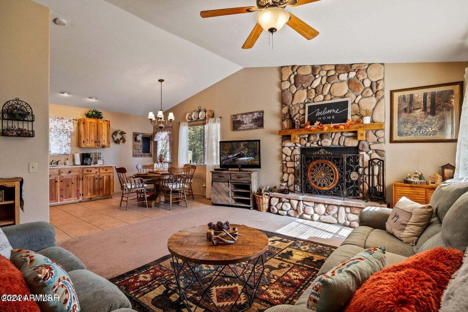 2086 Pinewood Drive Property Photo 1