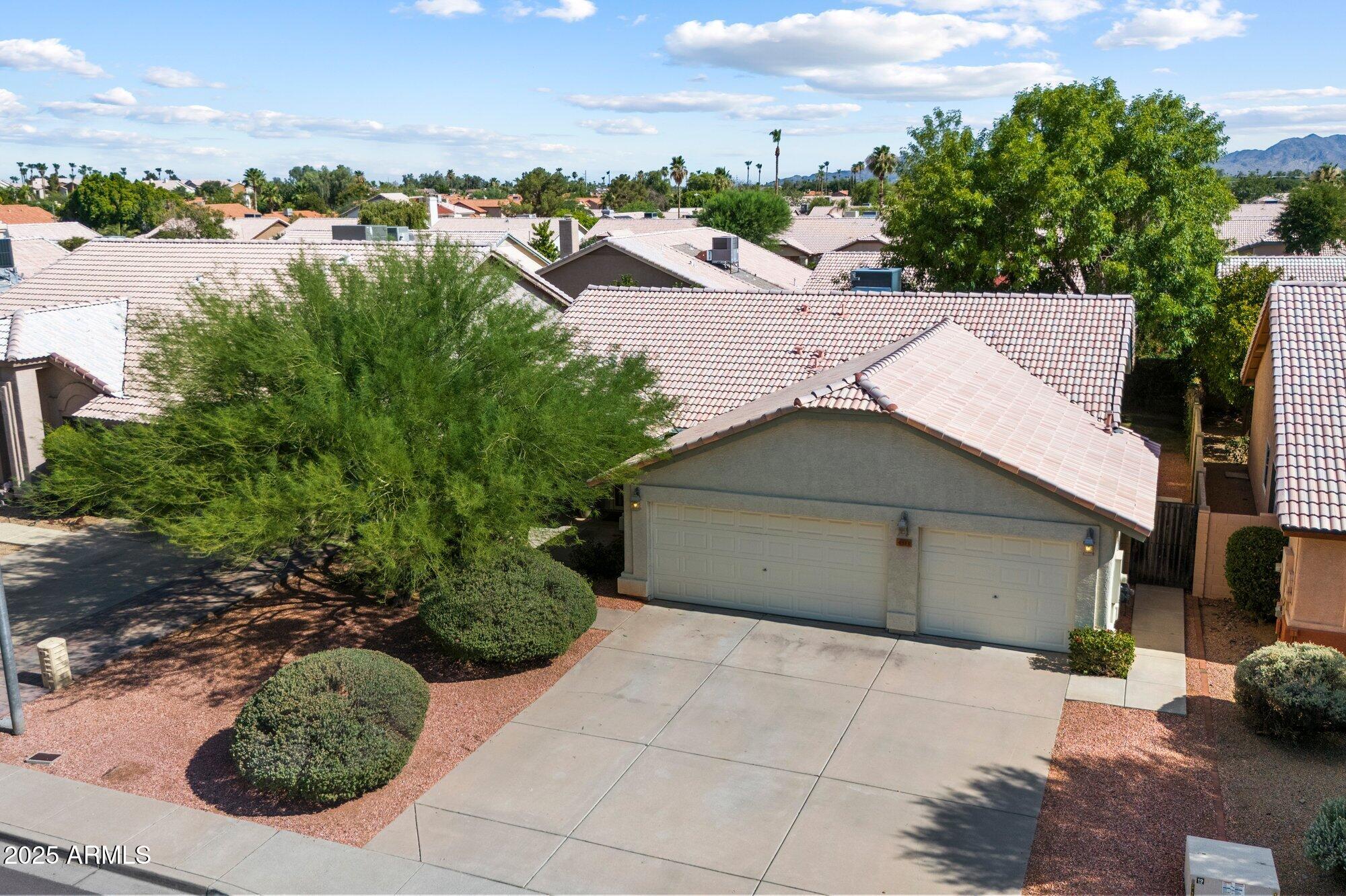 4513 E Grovers Avenue Property Photo 1