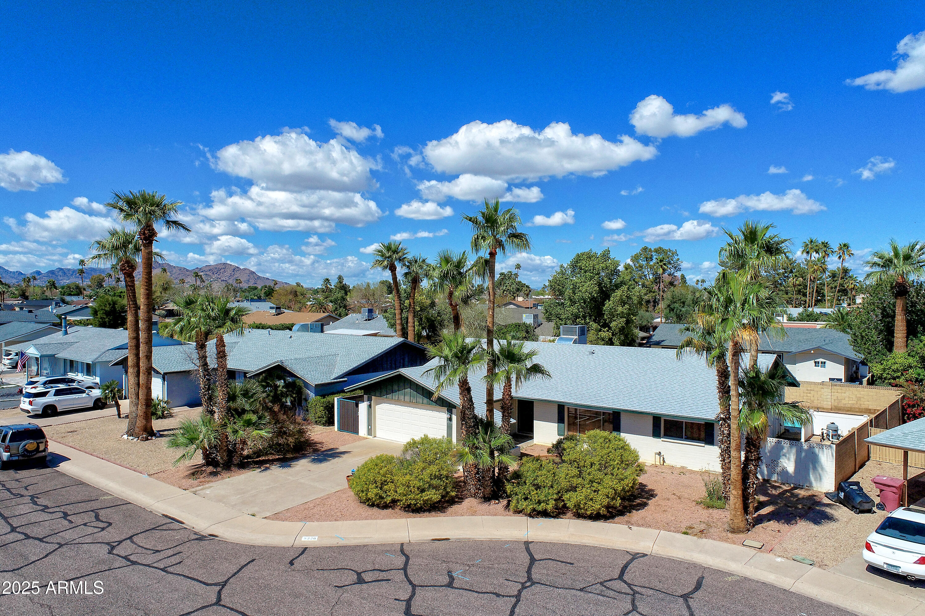 8326 E VALLEY VIEW Road Property Photo 1
