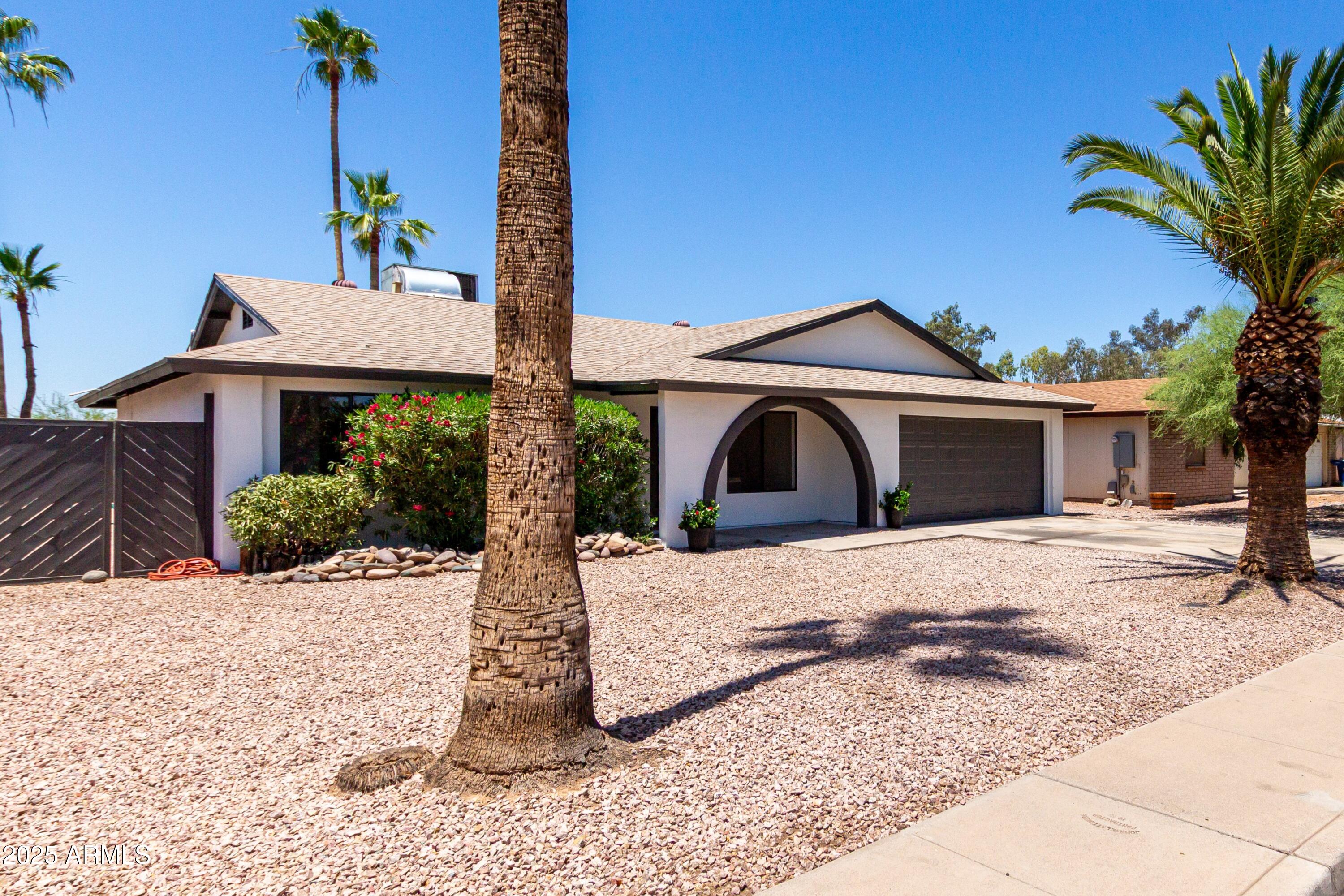 2220 S Cottonwood Drive Property Photo 1