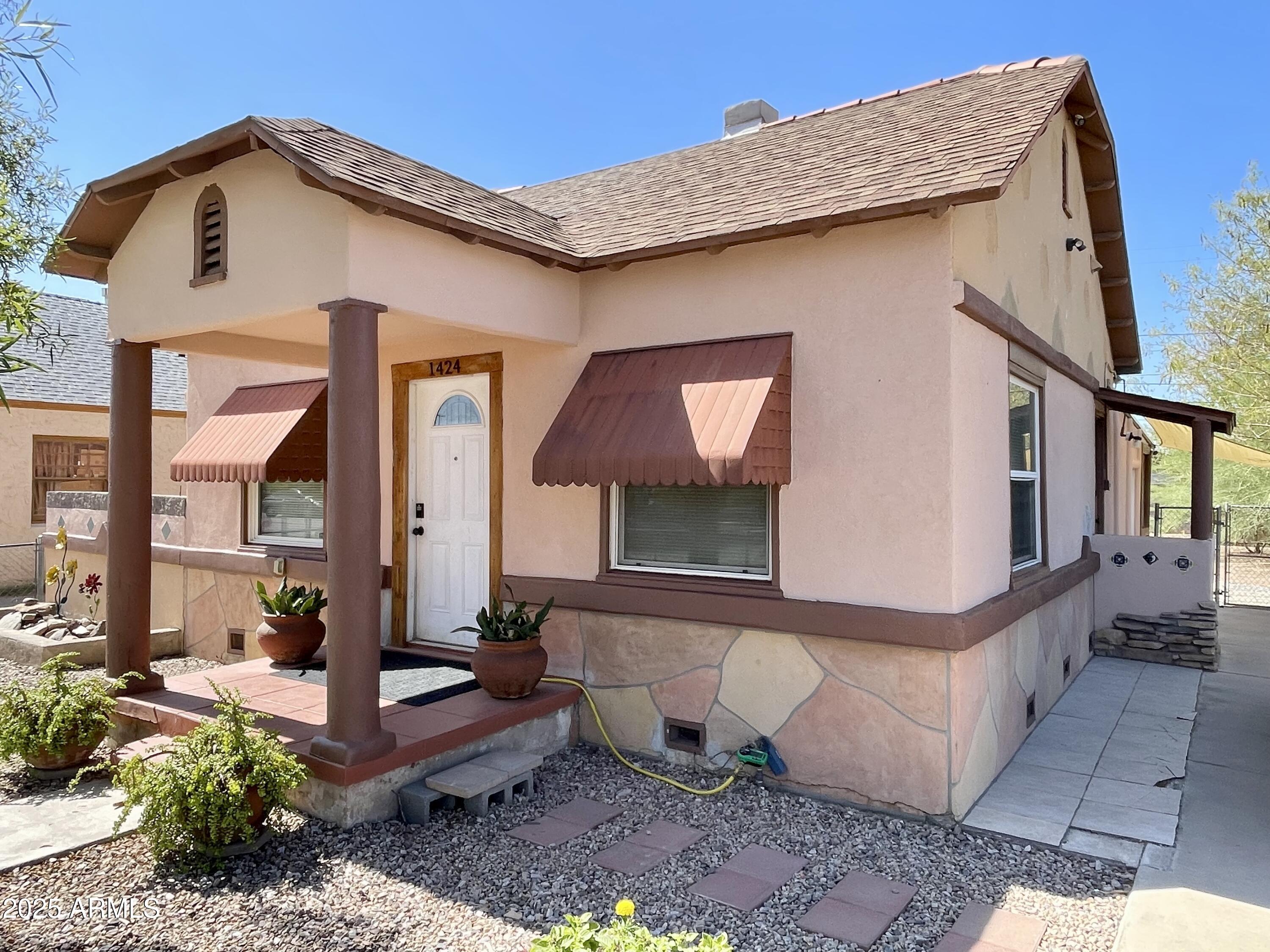 1424 E Garfield Street Property Photo 1