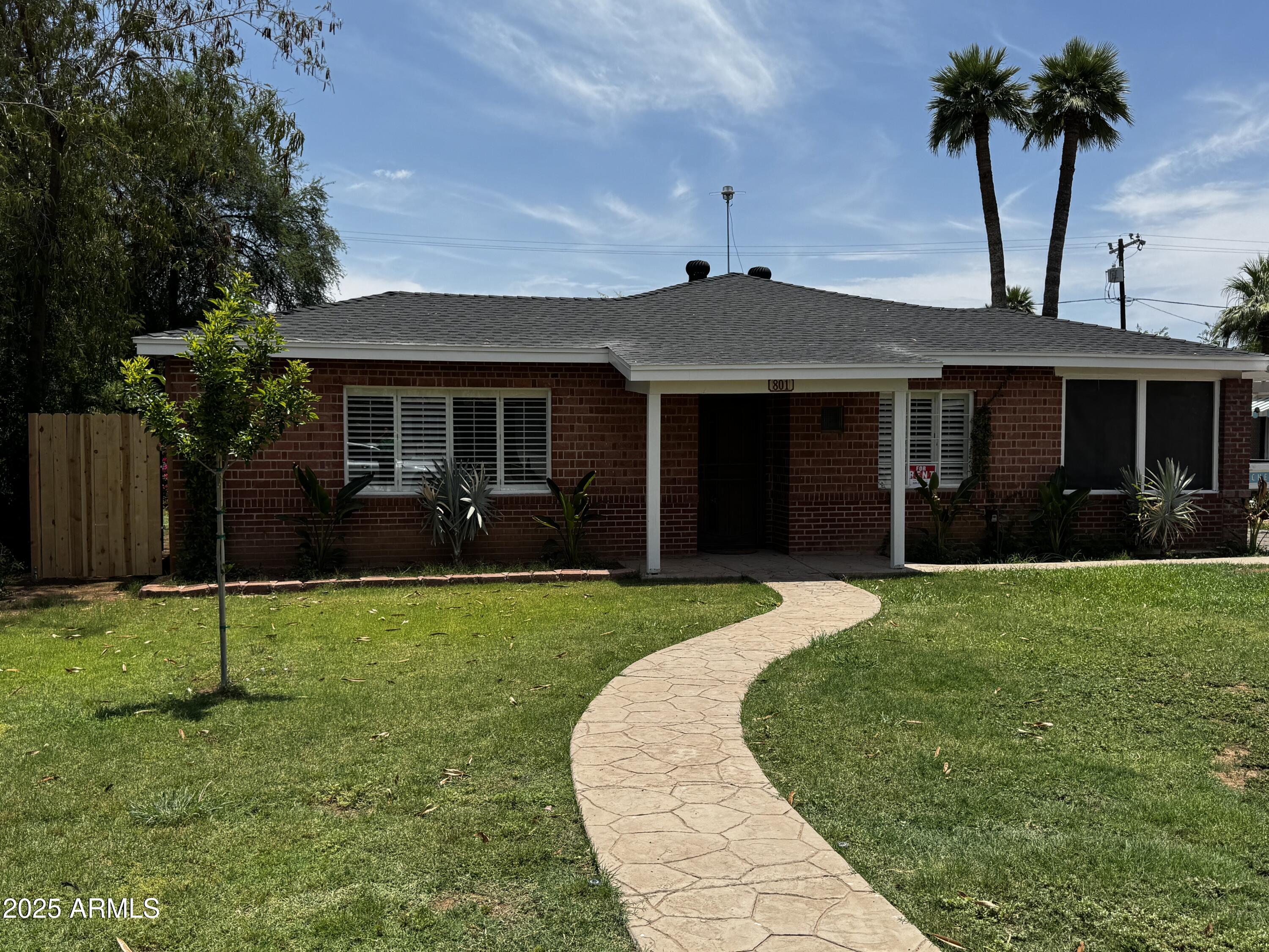 801 W Earll Drive Property Photo 1