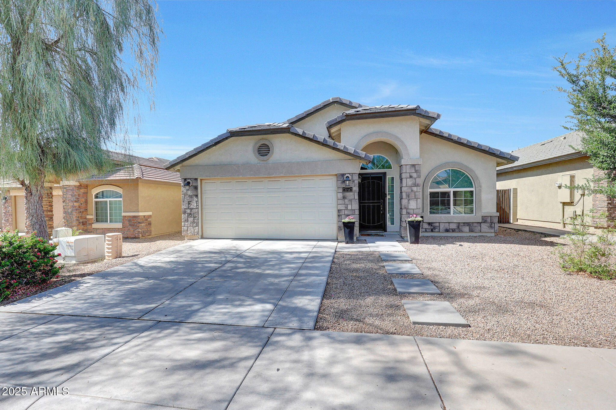 2716 W Sunland Avenue Property Photo 1