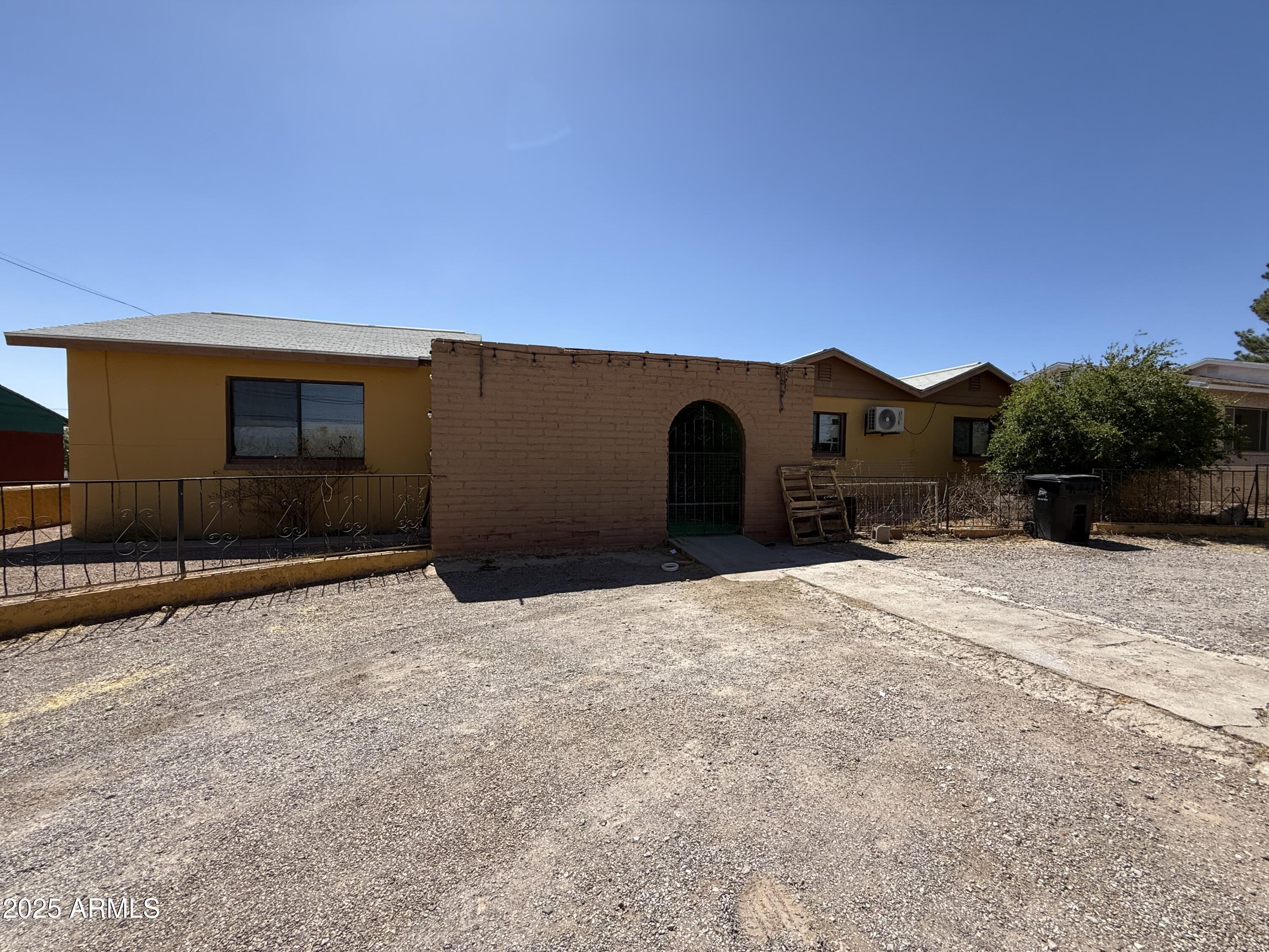 1396 S Naco Highway Property Photo 1