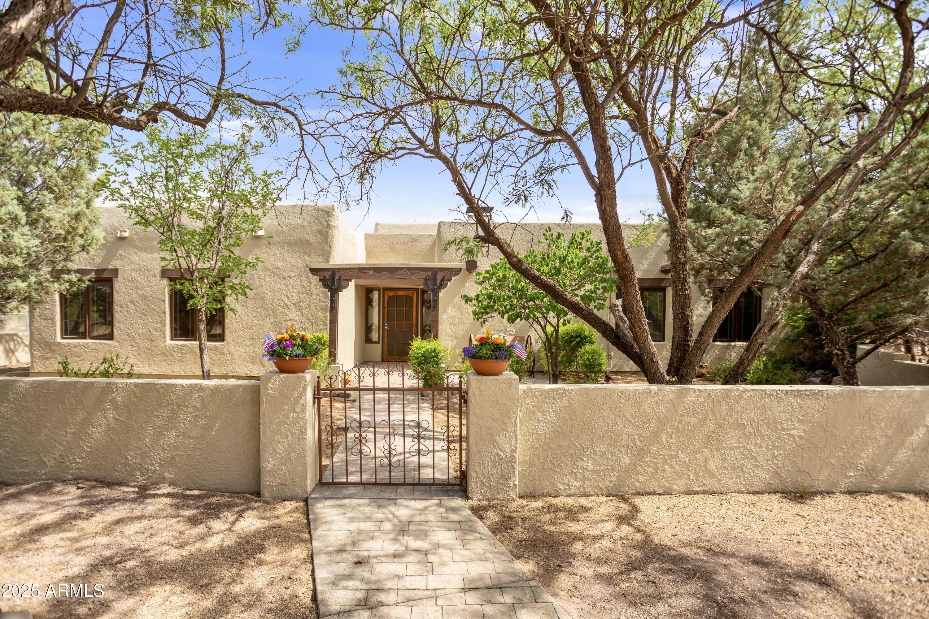 1366 E Cottonwood Lane Property Photo 1