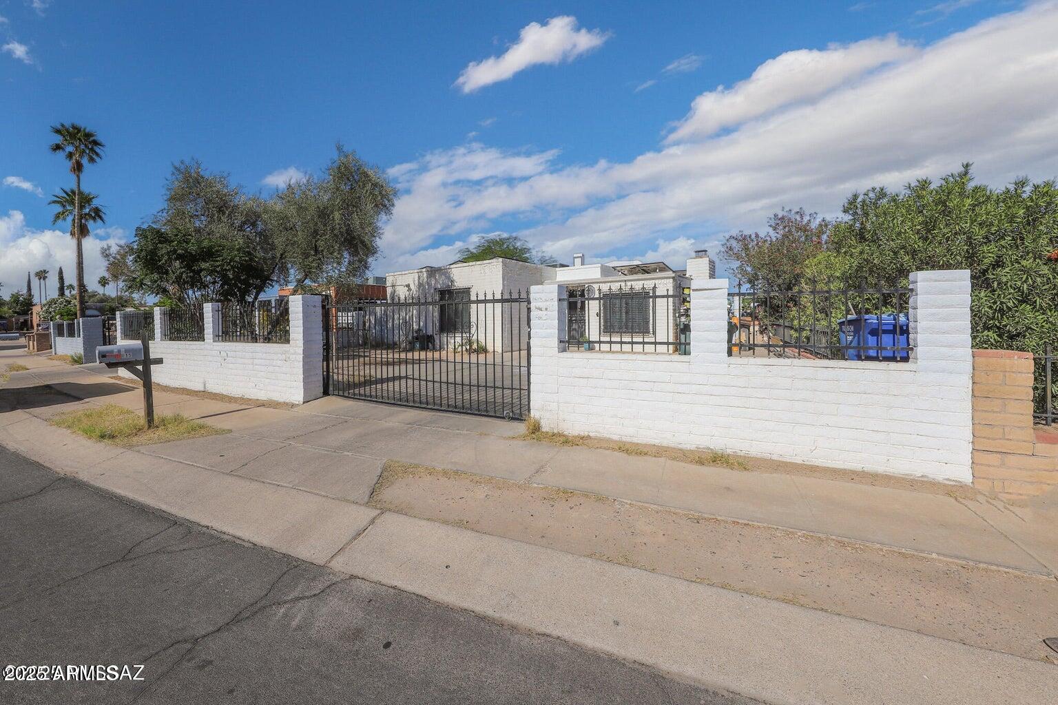 815 W Hawaii Drive Property Photo 1