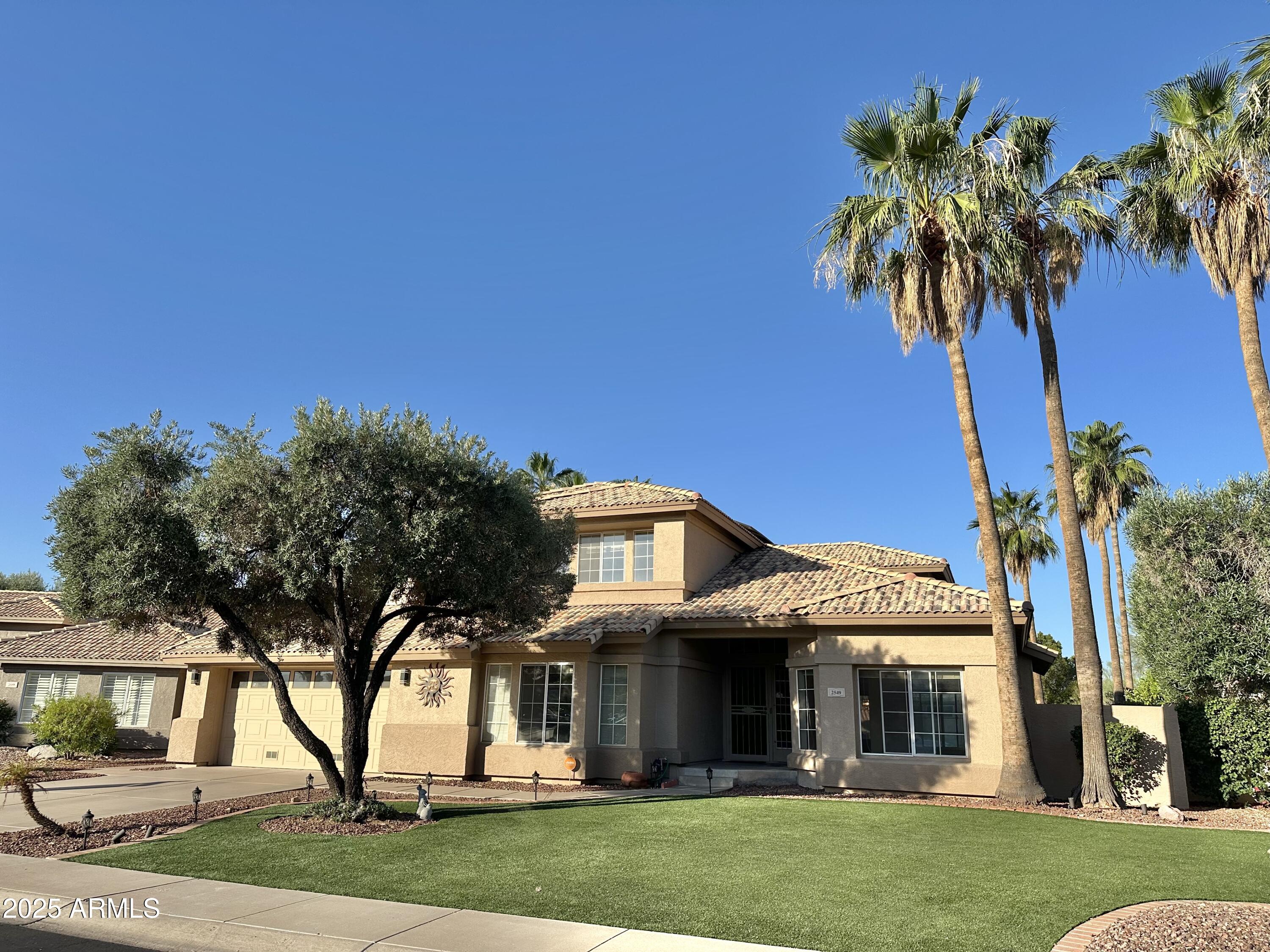 2549 E Desert Trumpet Road Property Photo 1