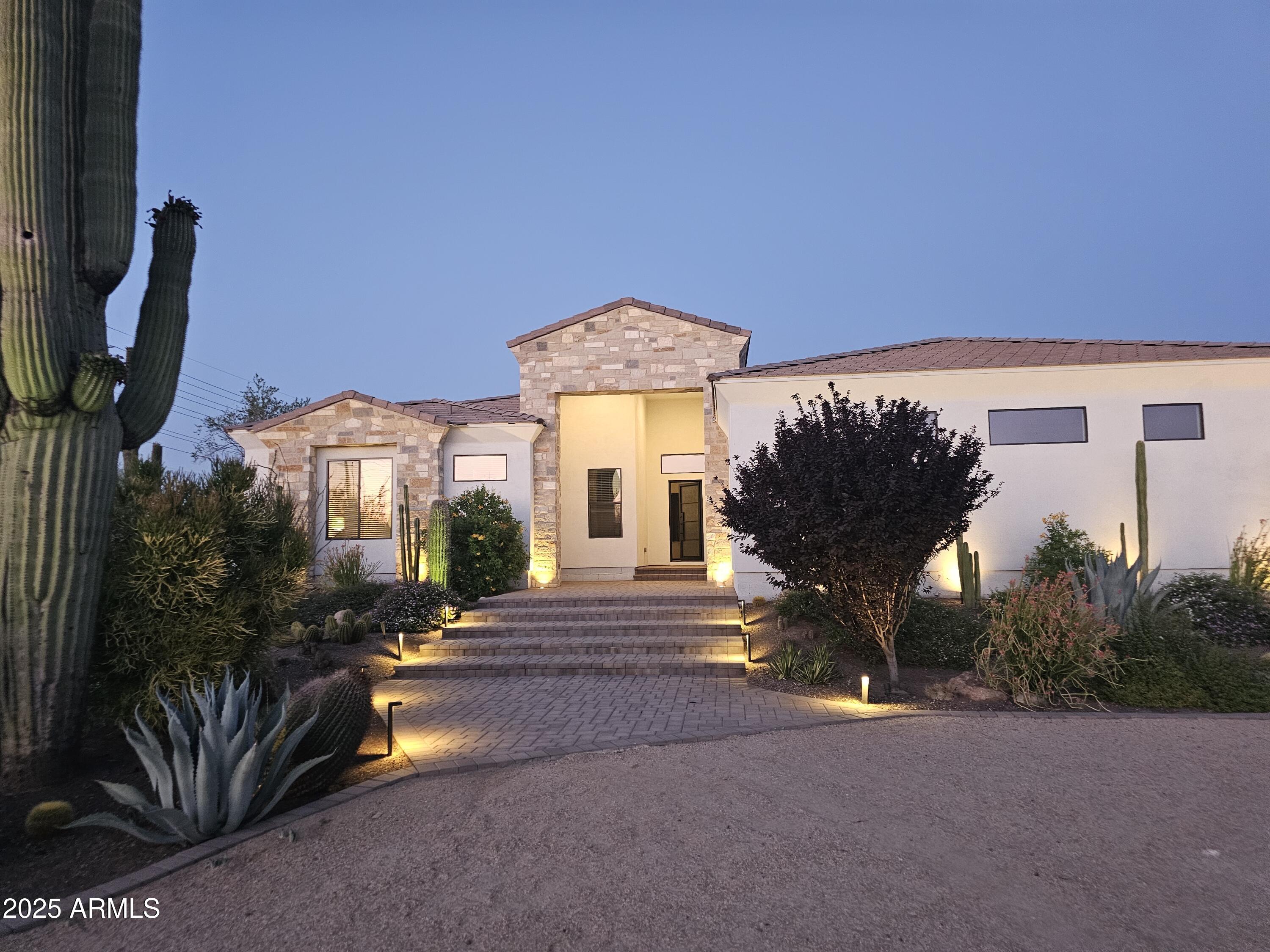 6133 E Dixileta Drive Property Photo 1