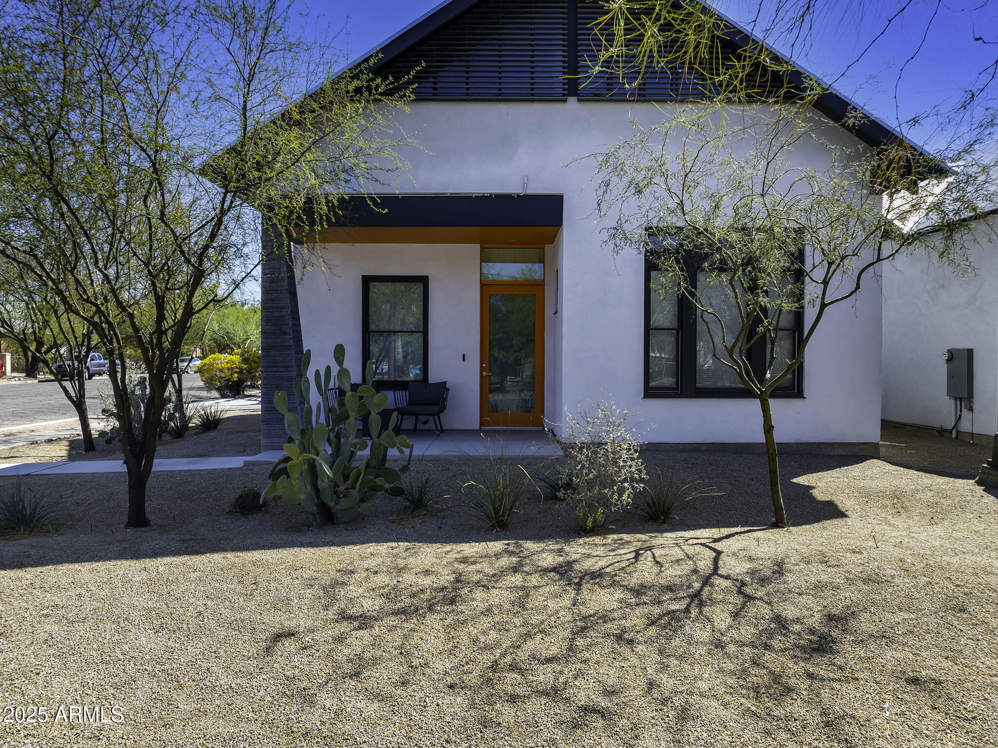 802 S 5TH Avenue