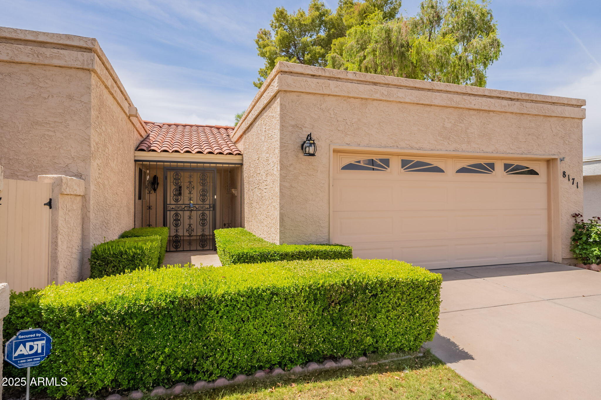 8171 E Del Caverna Drive Property Photo 1