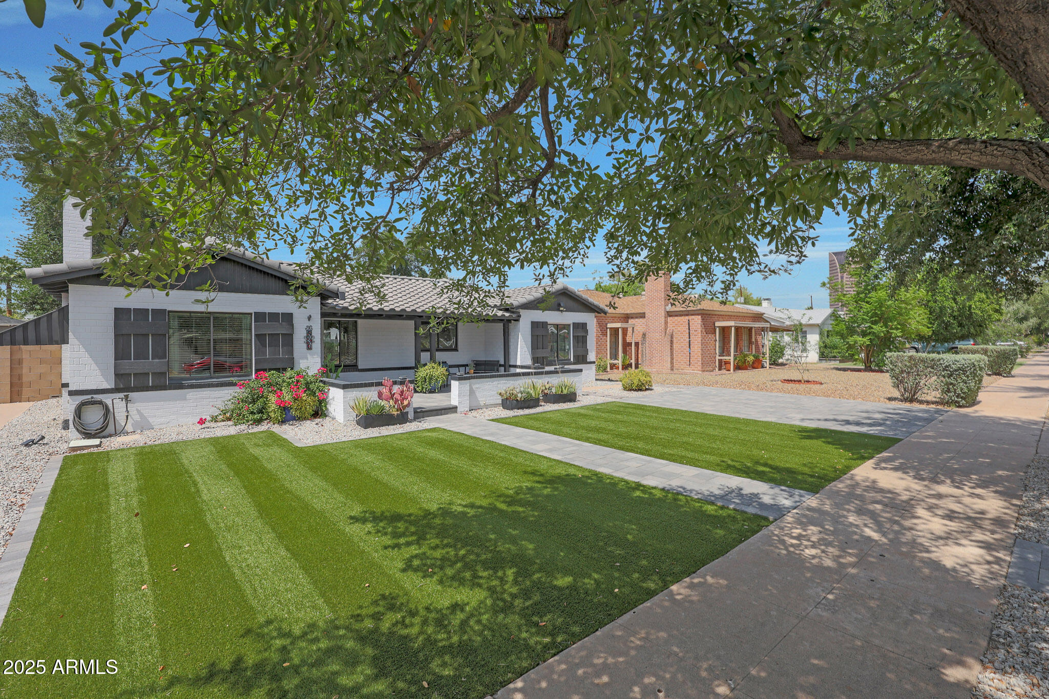 530 W Almeria Road Property Photo 1