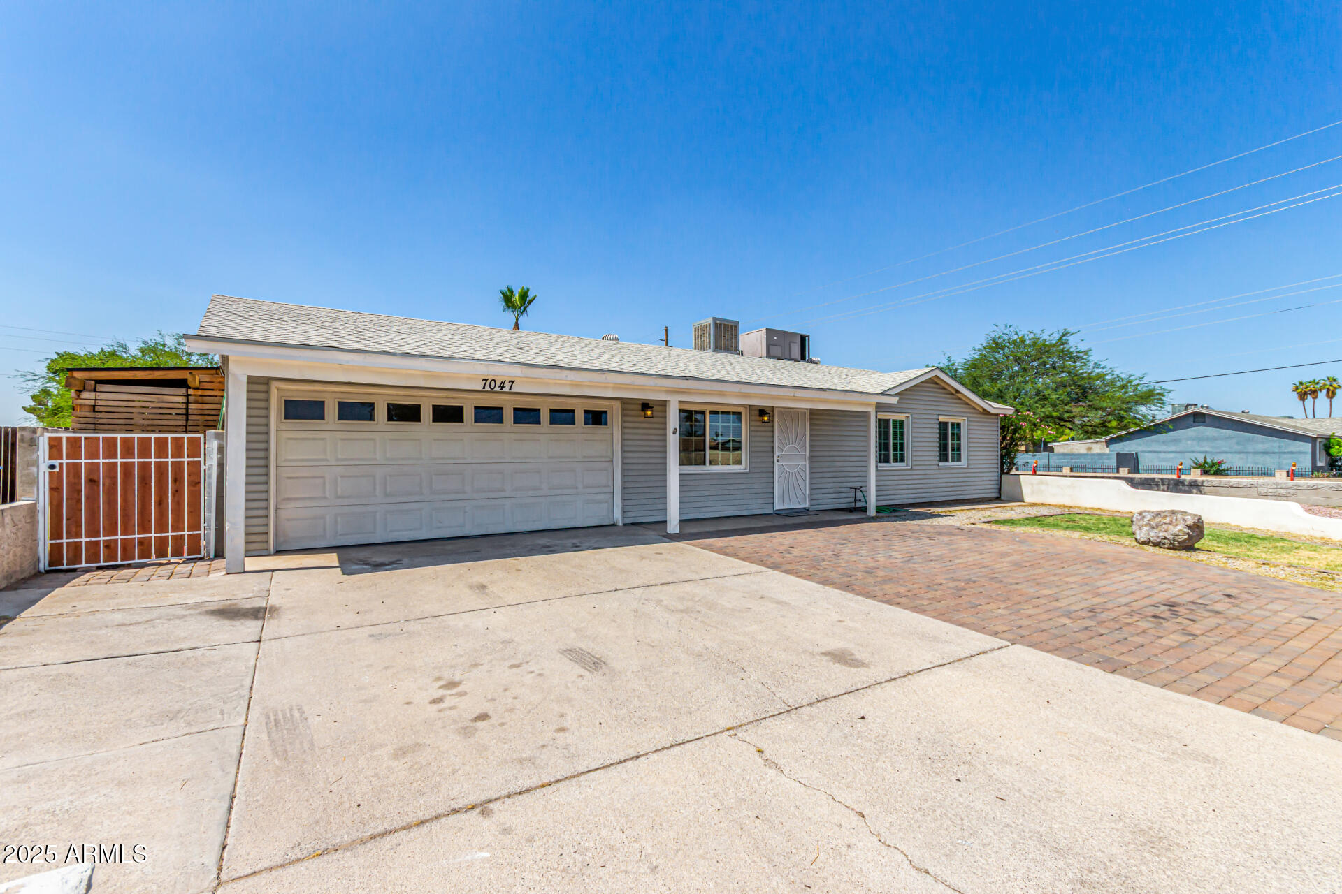 7047 W Almeria Road Property Photo 1