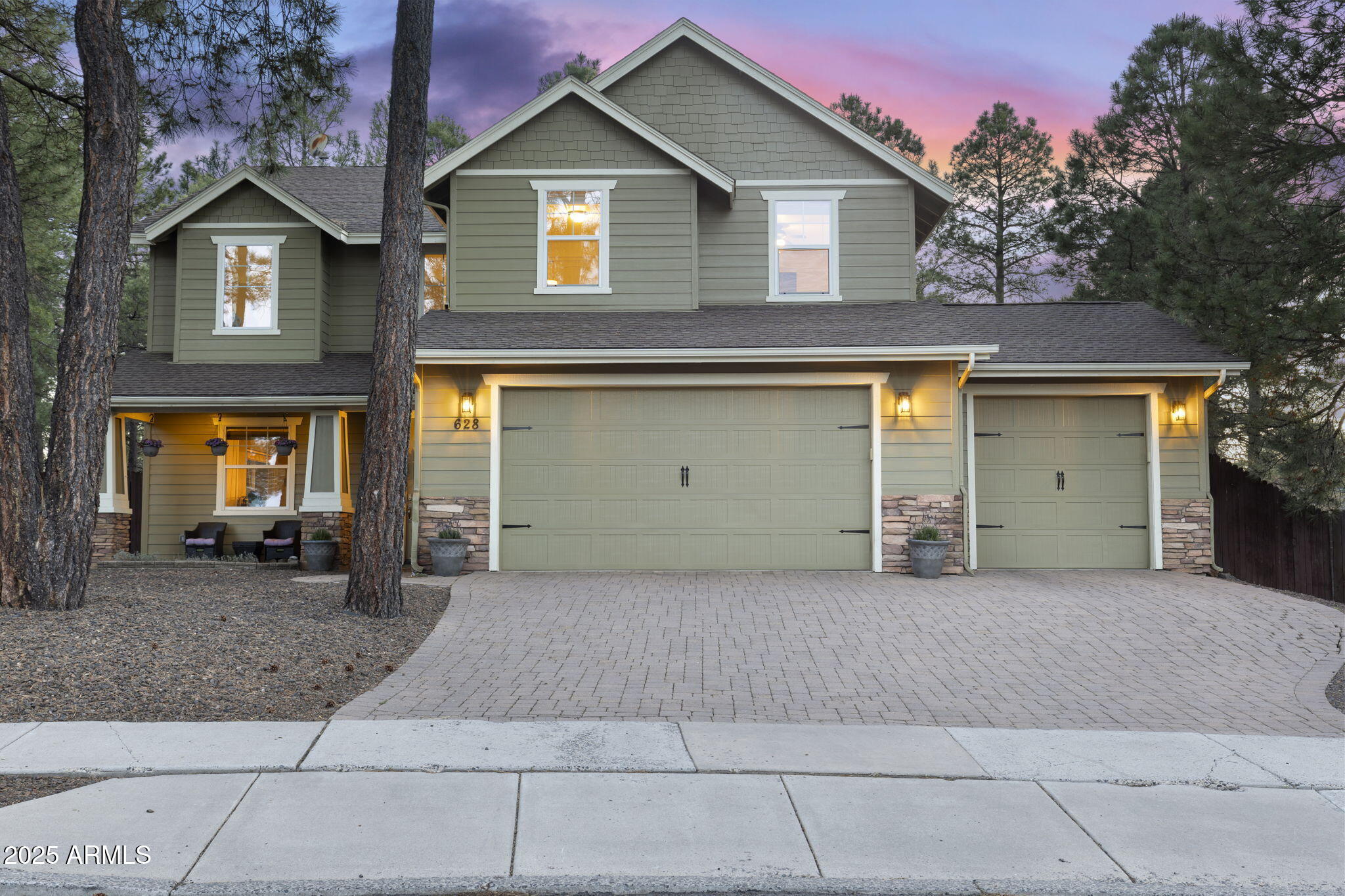 628 W Cinnabar Trail Property Photo 1