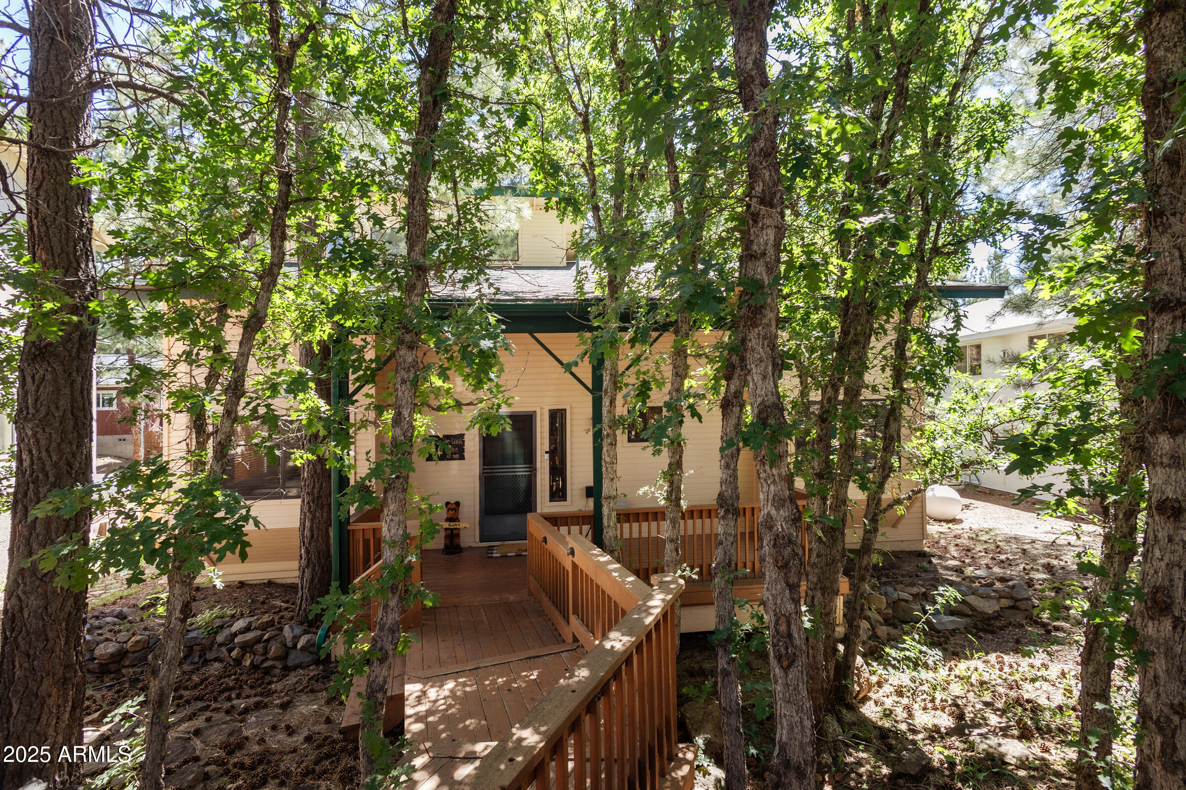 335 SANDIA Circle Property Photo 1