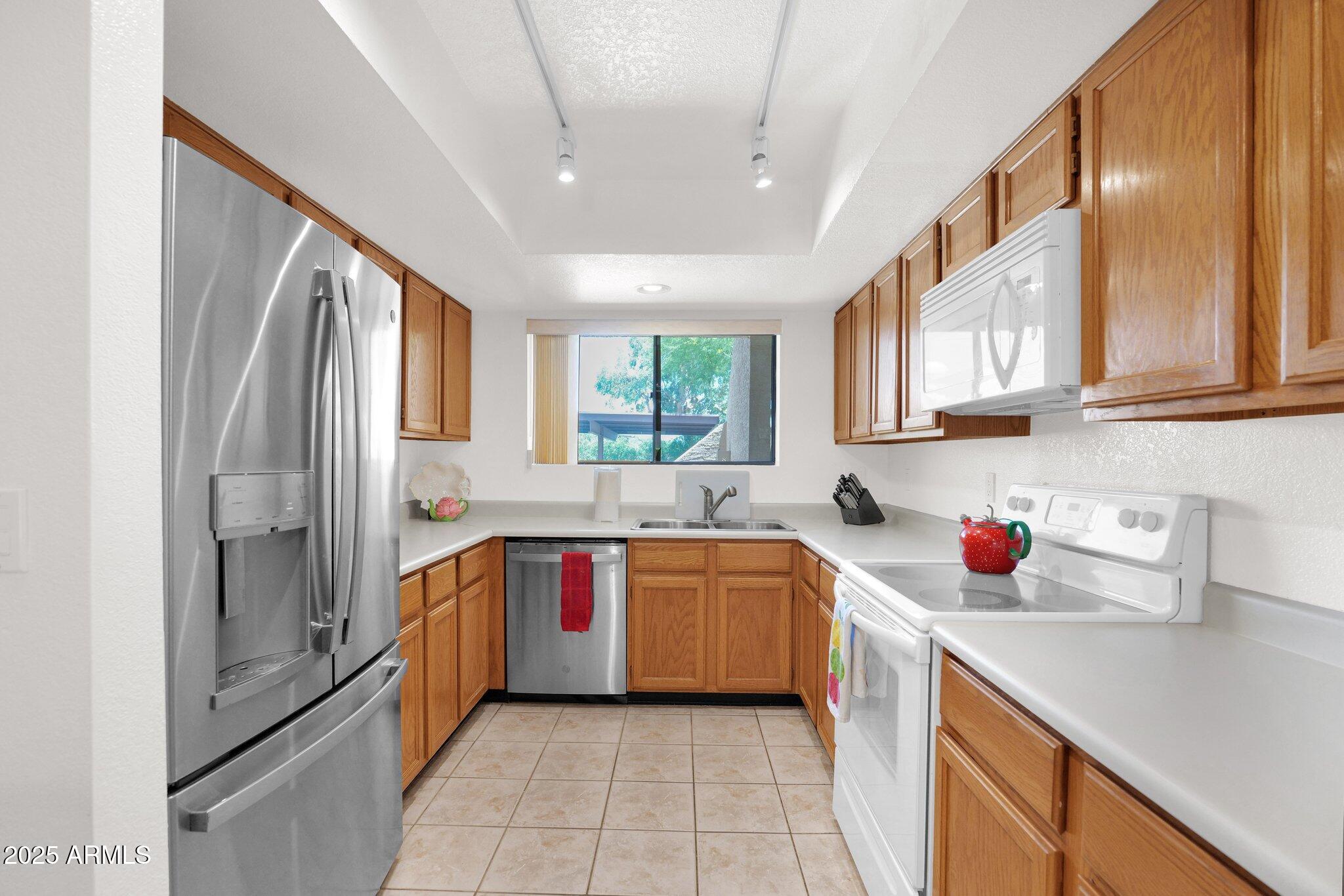 8651 E Royal Palm Road Property Photo 2