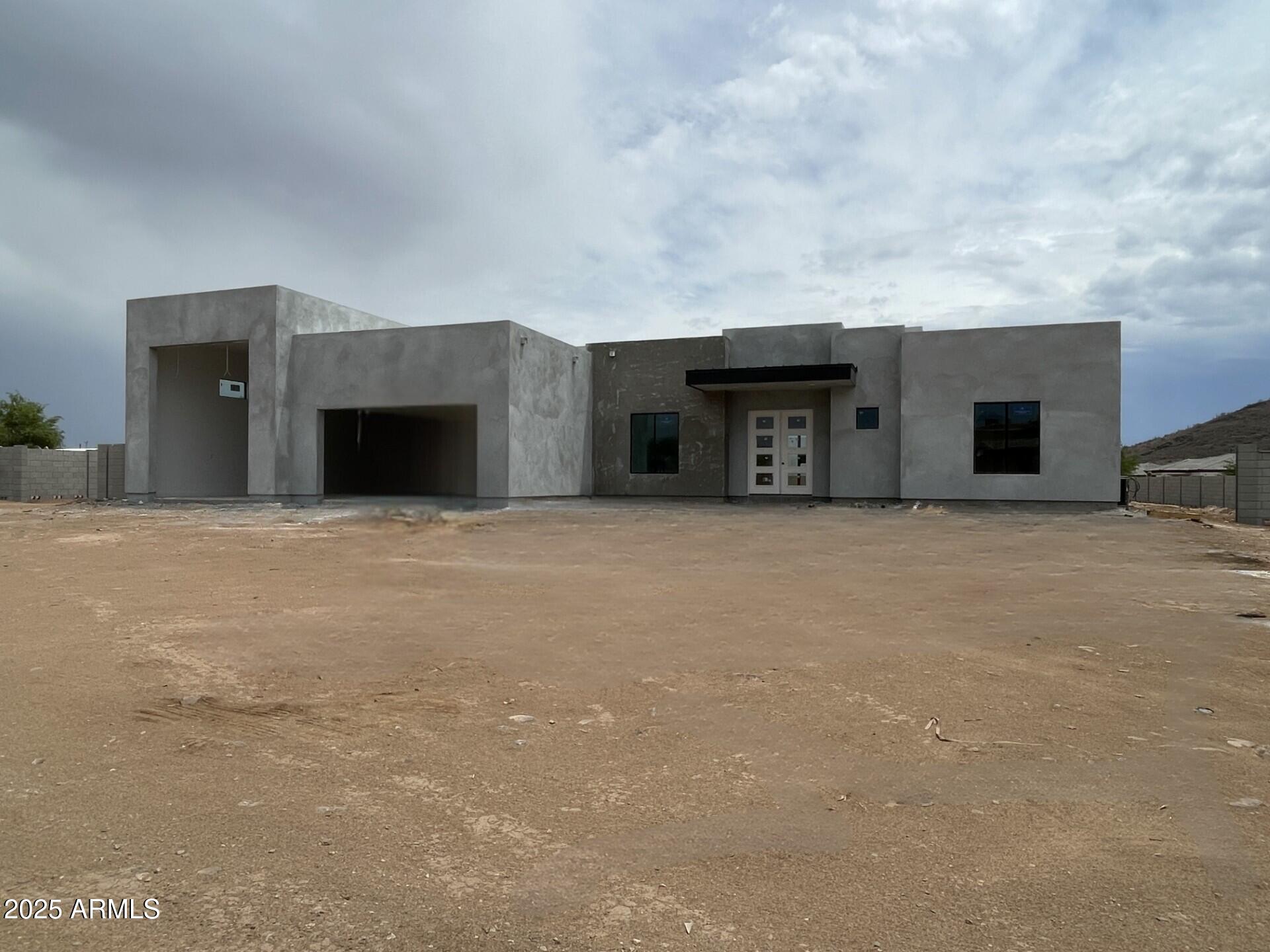 3283 W MESQUITE Street