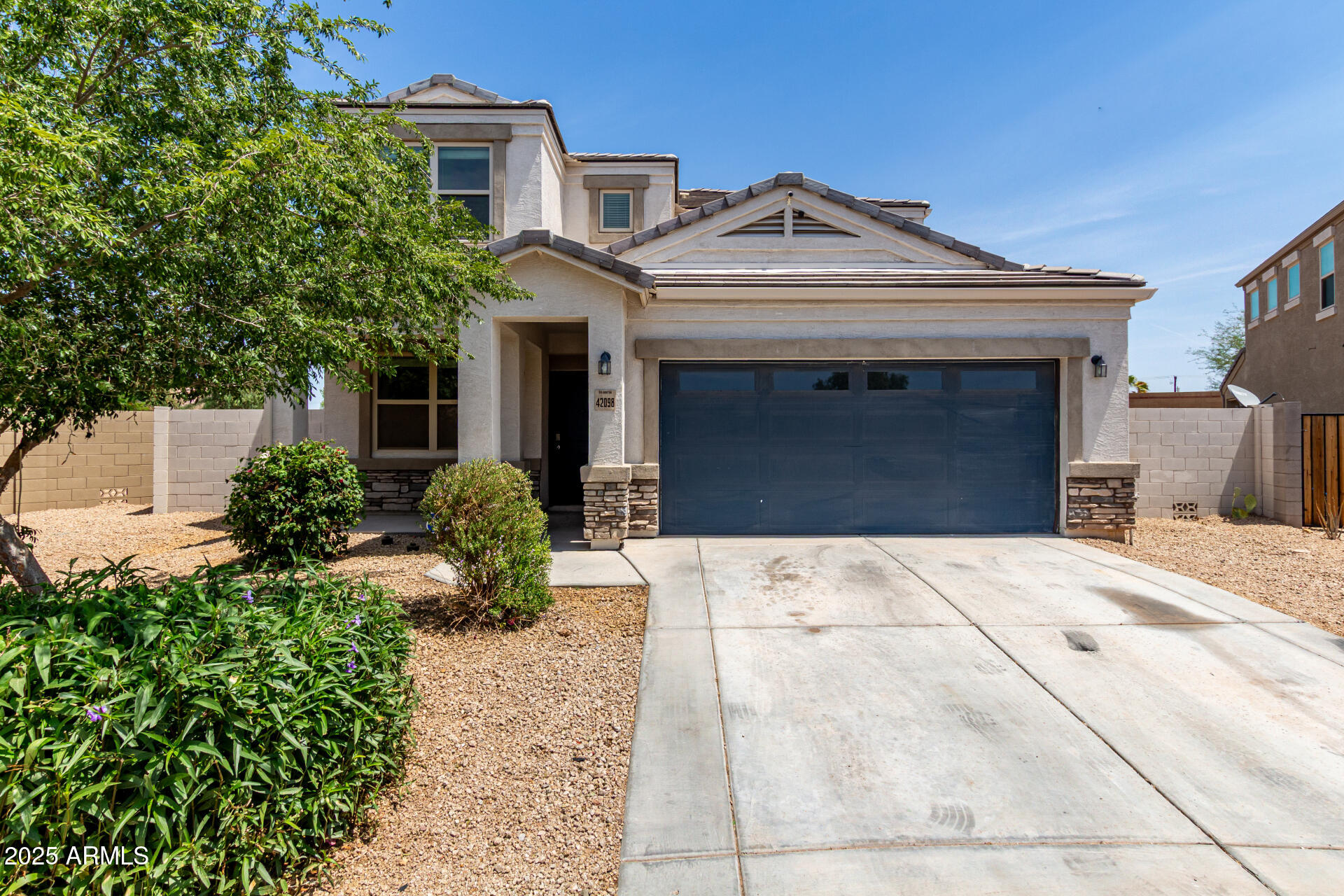 42098 W BALSA Drive Property Photo 1