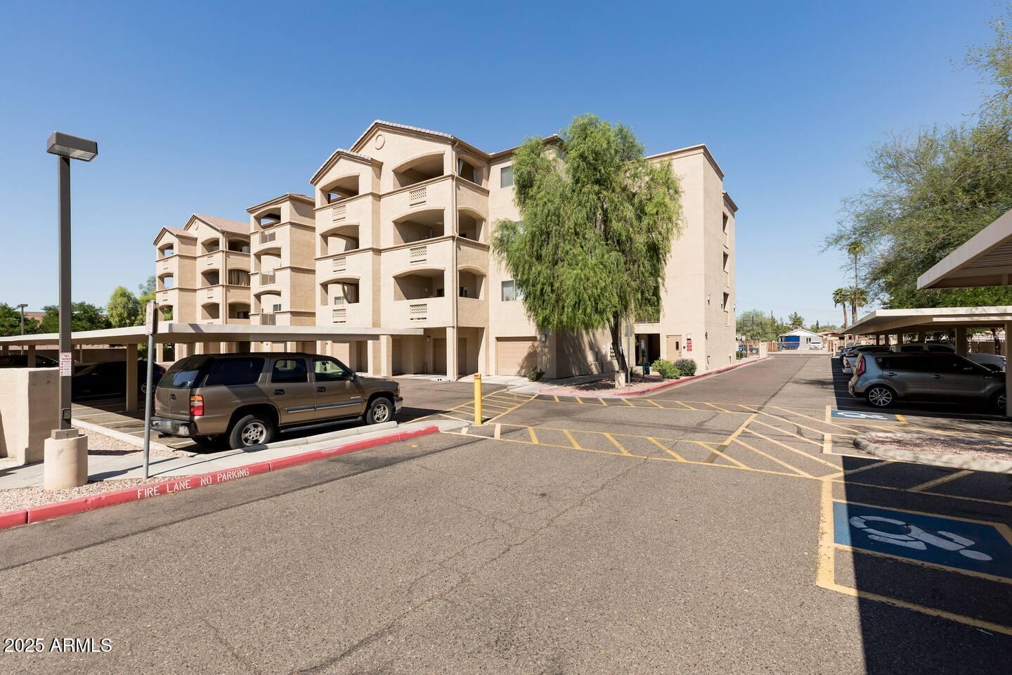 920 E DEVONSHIRE Avenue