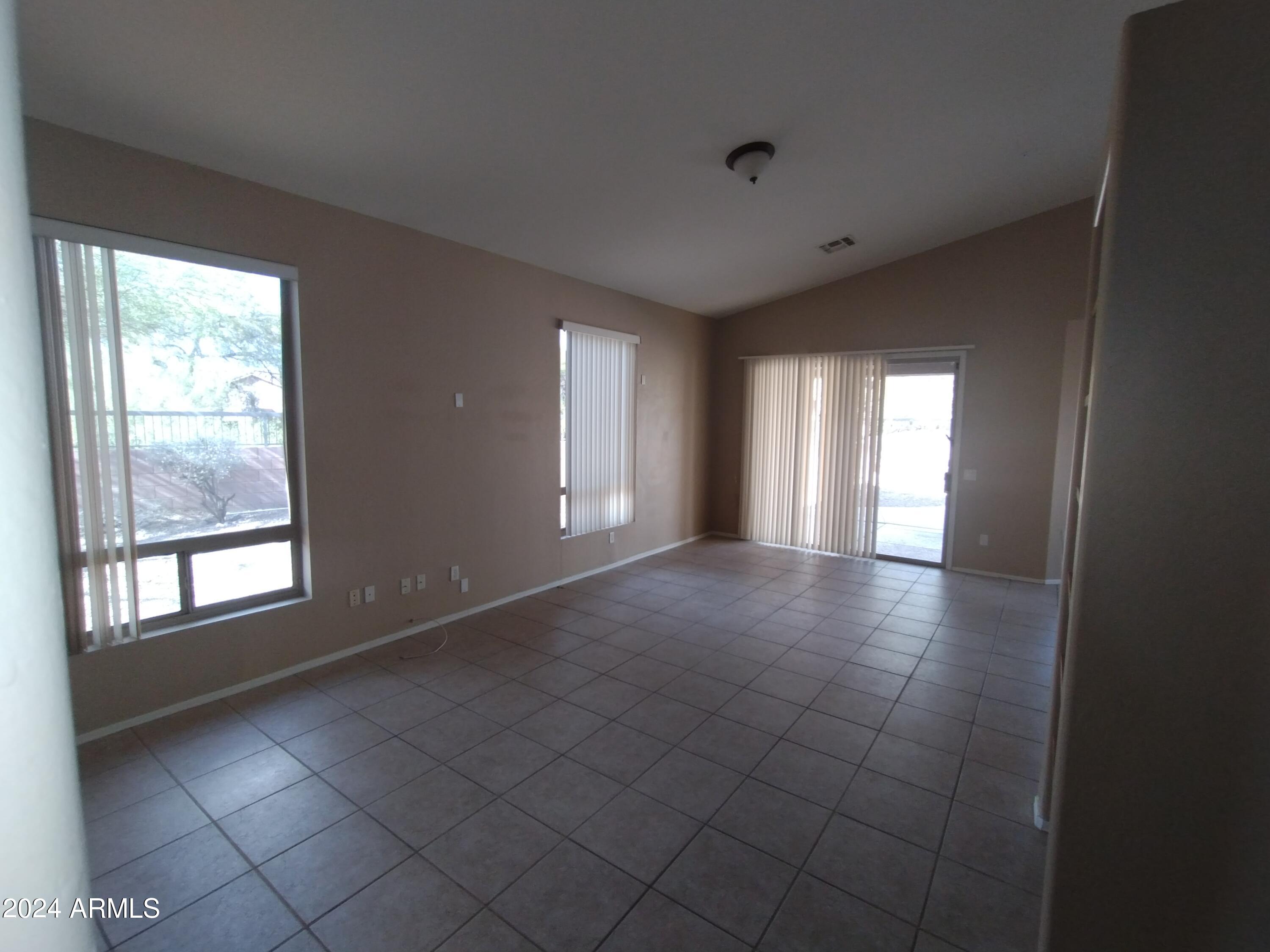 7644 E Regina Street Property Photo 3