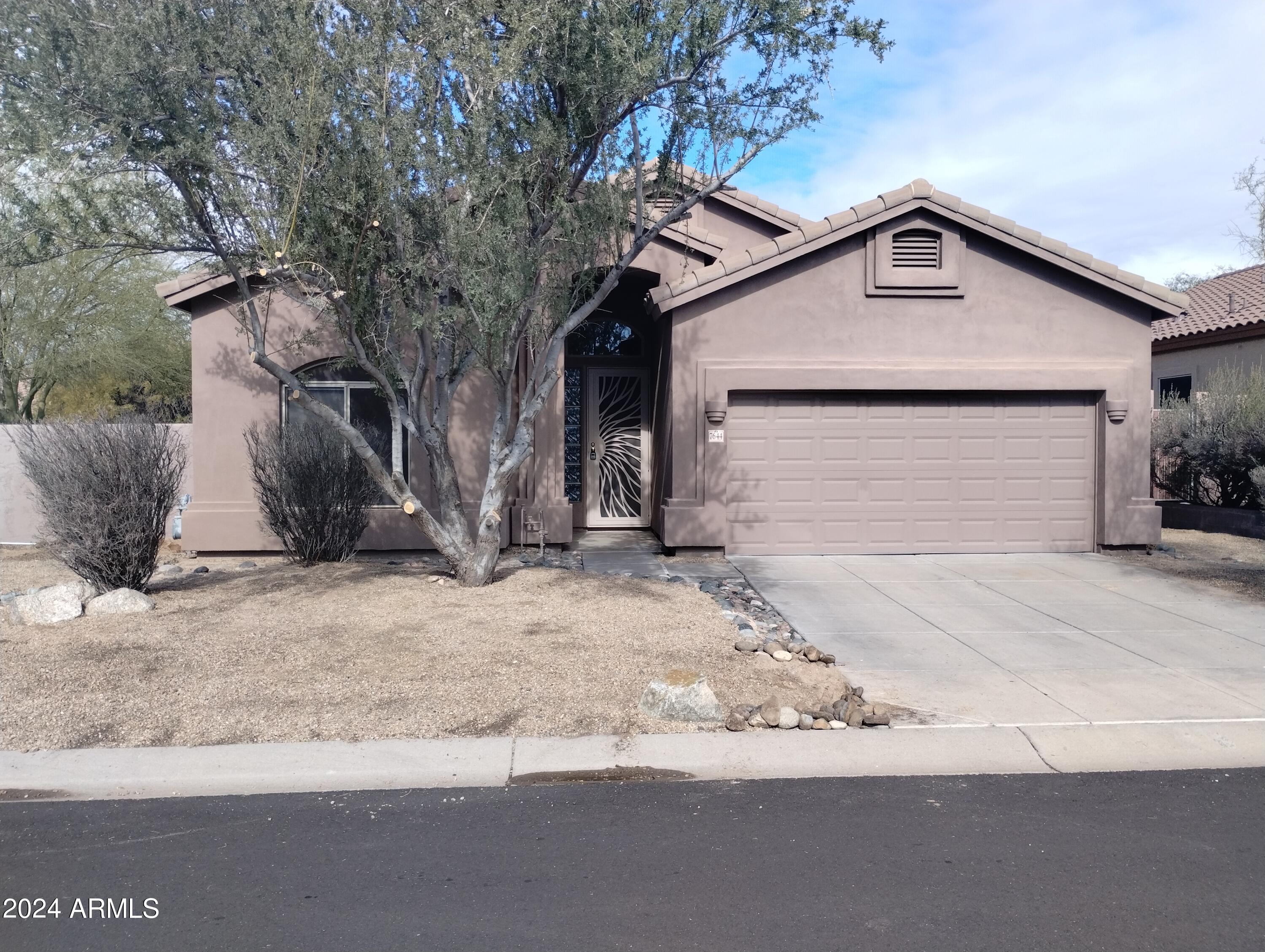 7644 E Regina Street Property Photo 8