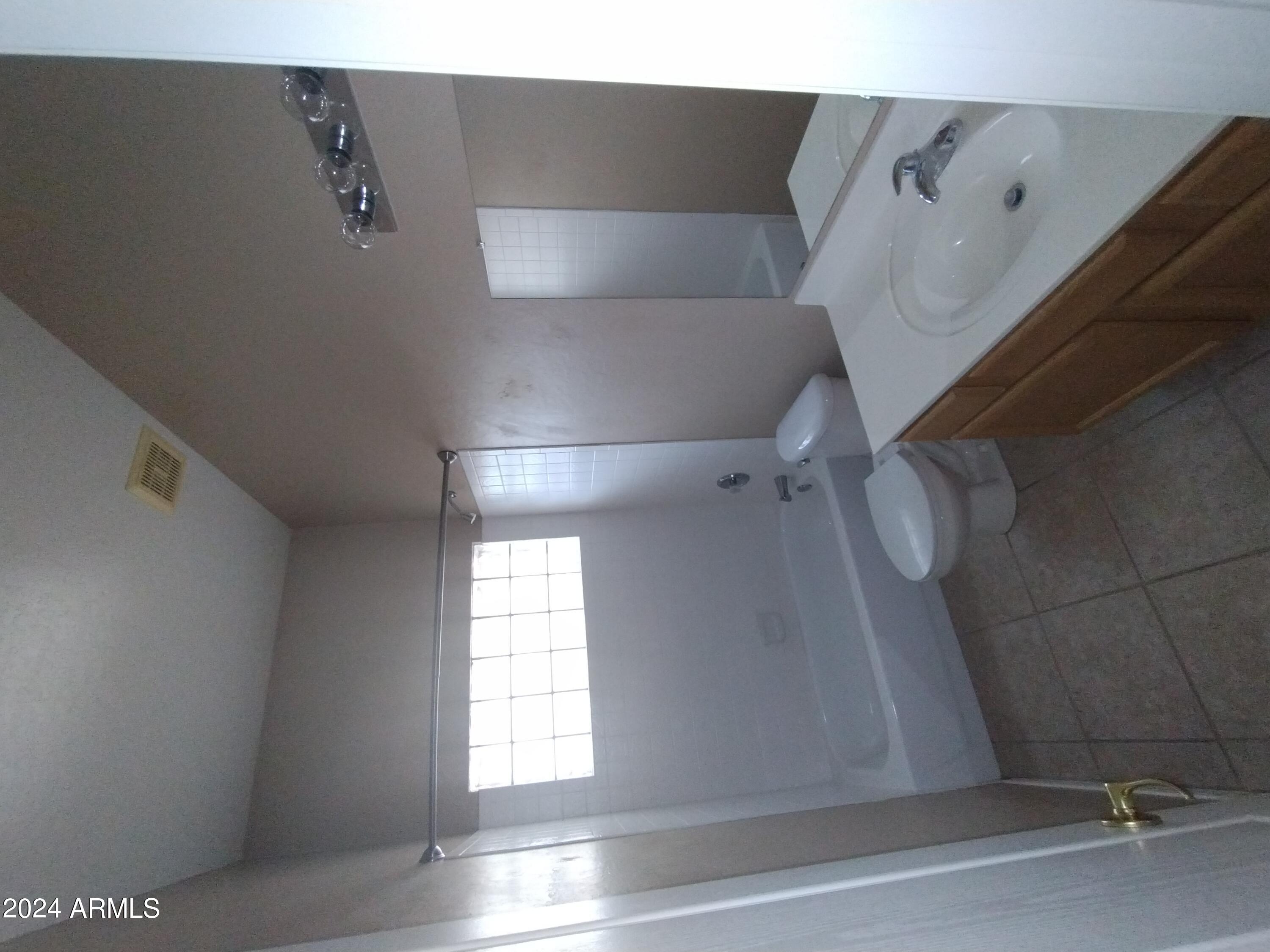 7644 E Regina Street Property Photo 9