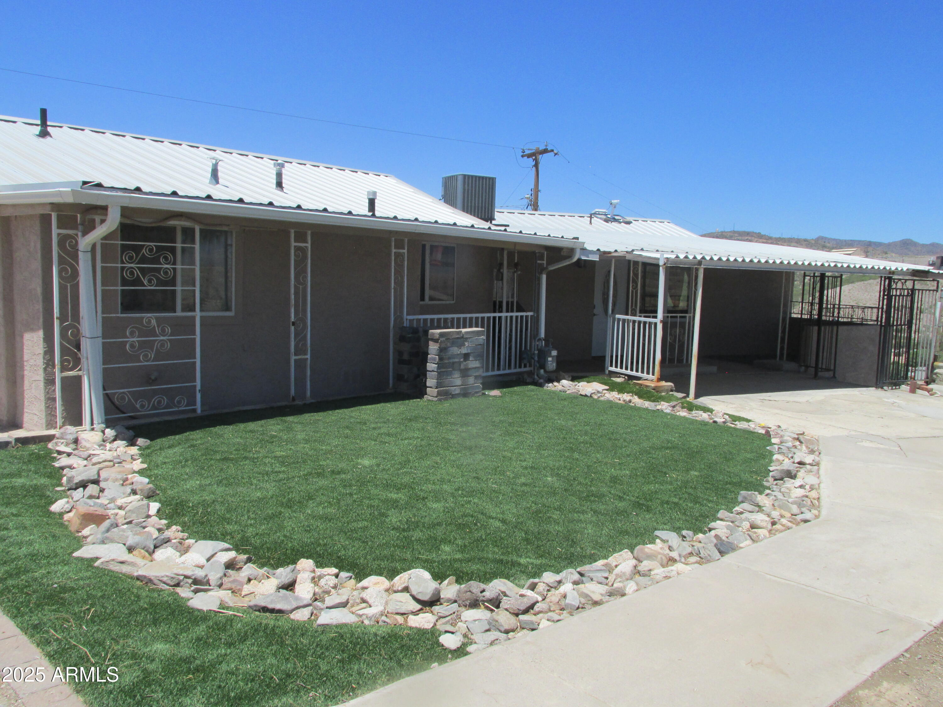 6085 S Euclid Drive Property Photo 1