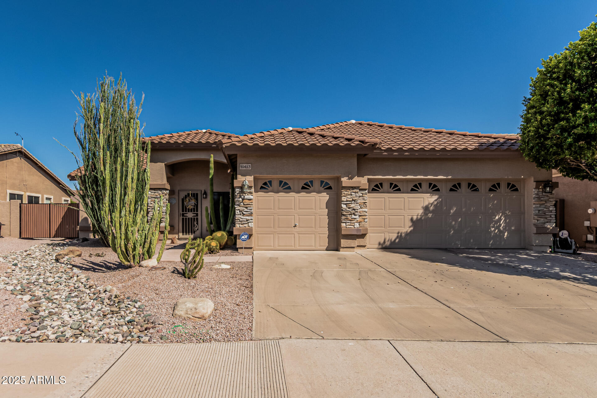 10413 E Emelita Avenue Property Photo 1