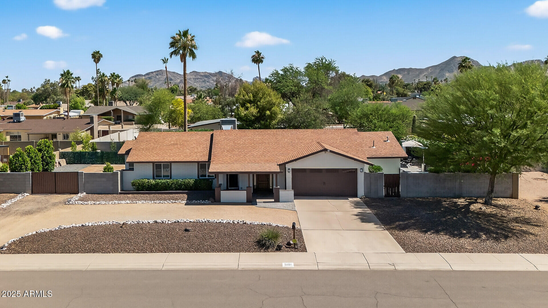 5101 E Paradise Drive Property Photo 1