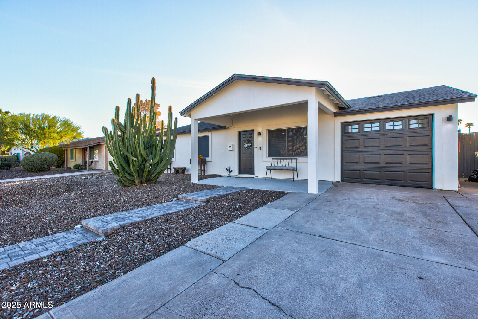 13614 N 38th Place Property Photo 1