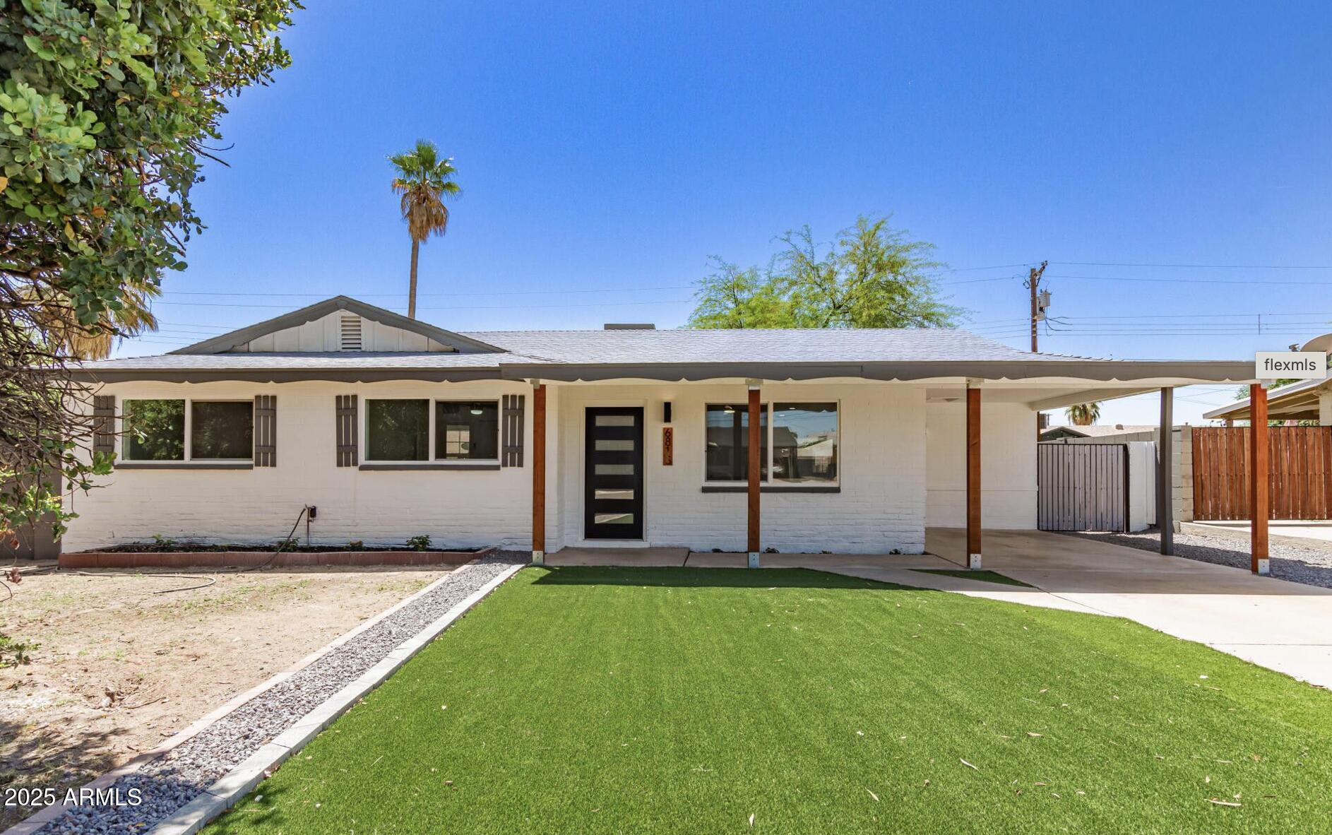 6813 E DIAMOND Street Property Photo 1