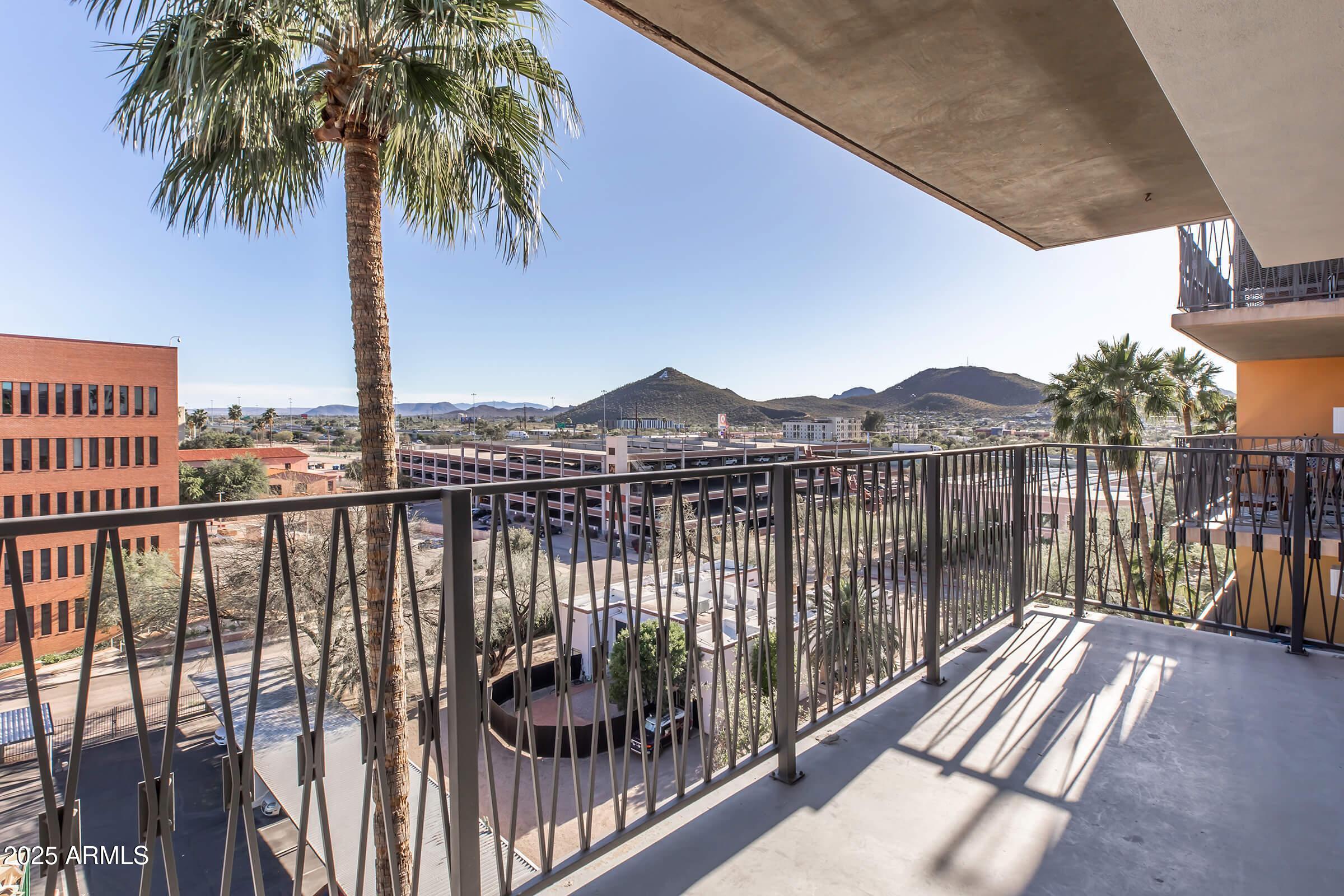 425 W Redondo Paseo Property Photo 1