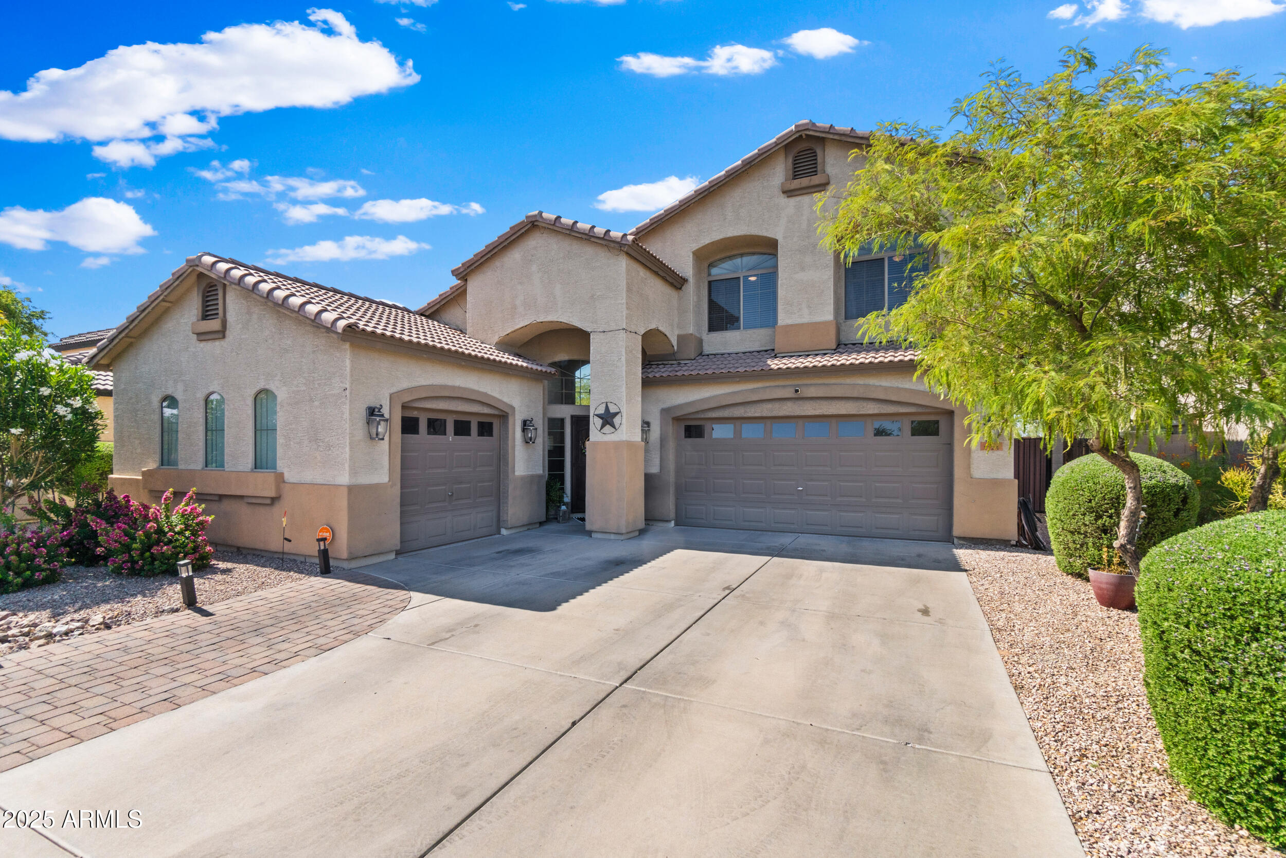 1124 E Jahns Drive Property Photo 1