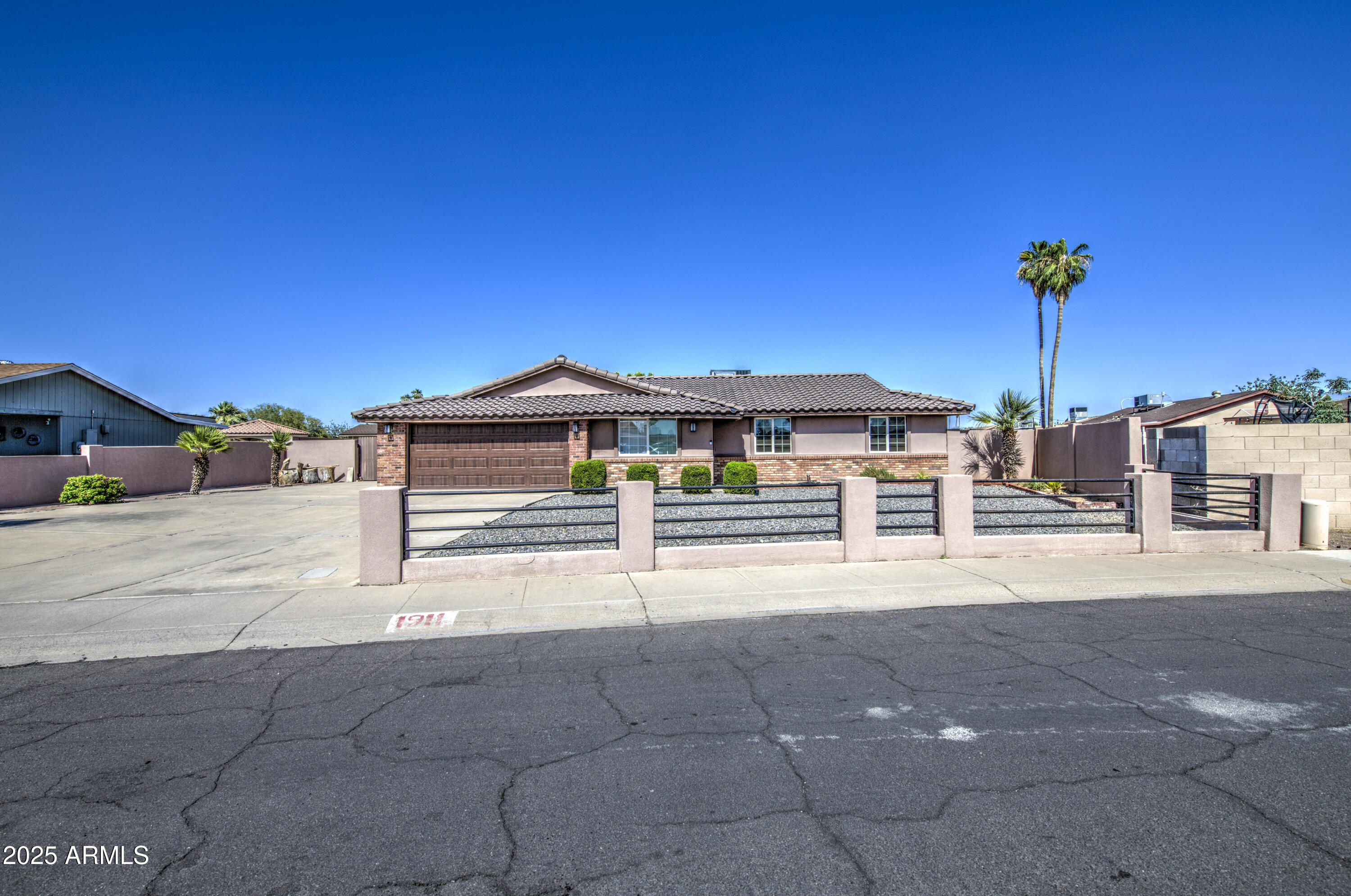 1911 N 42nd Avenue Property Photo 1