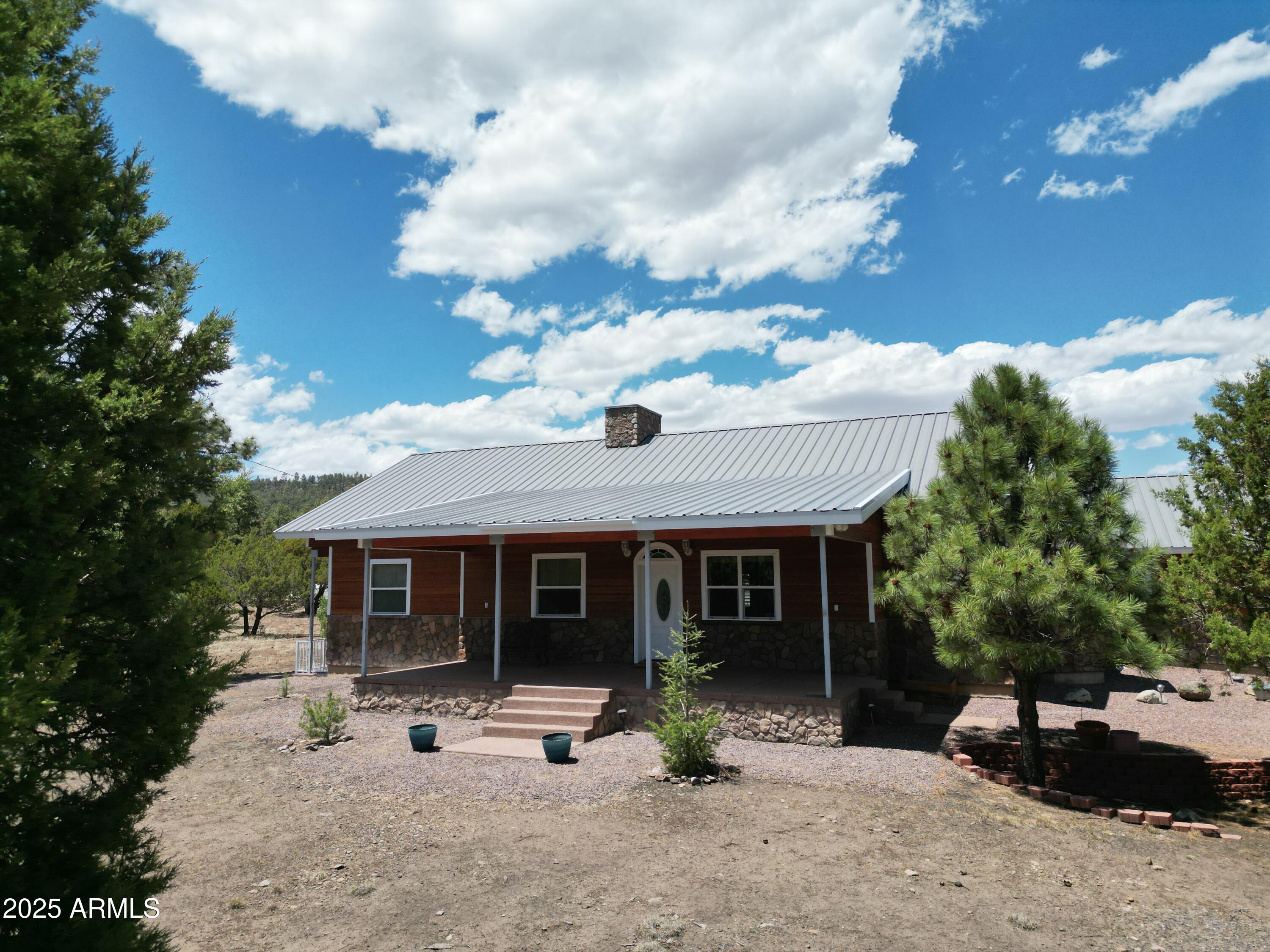 31 E COUNTY ROAD N2163