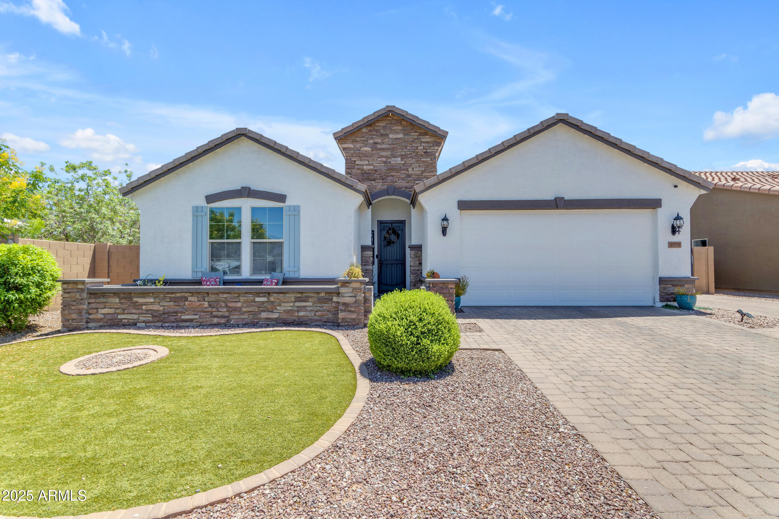 35701 N Bandolier Drive Property Photo 1