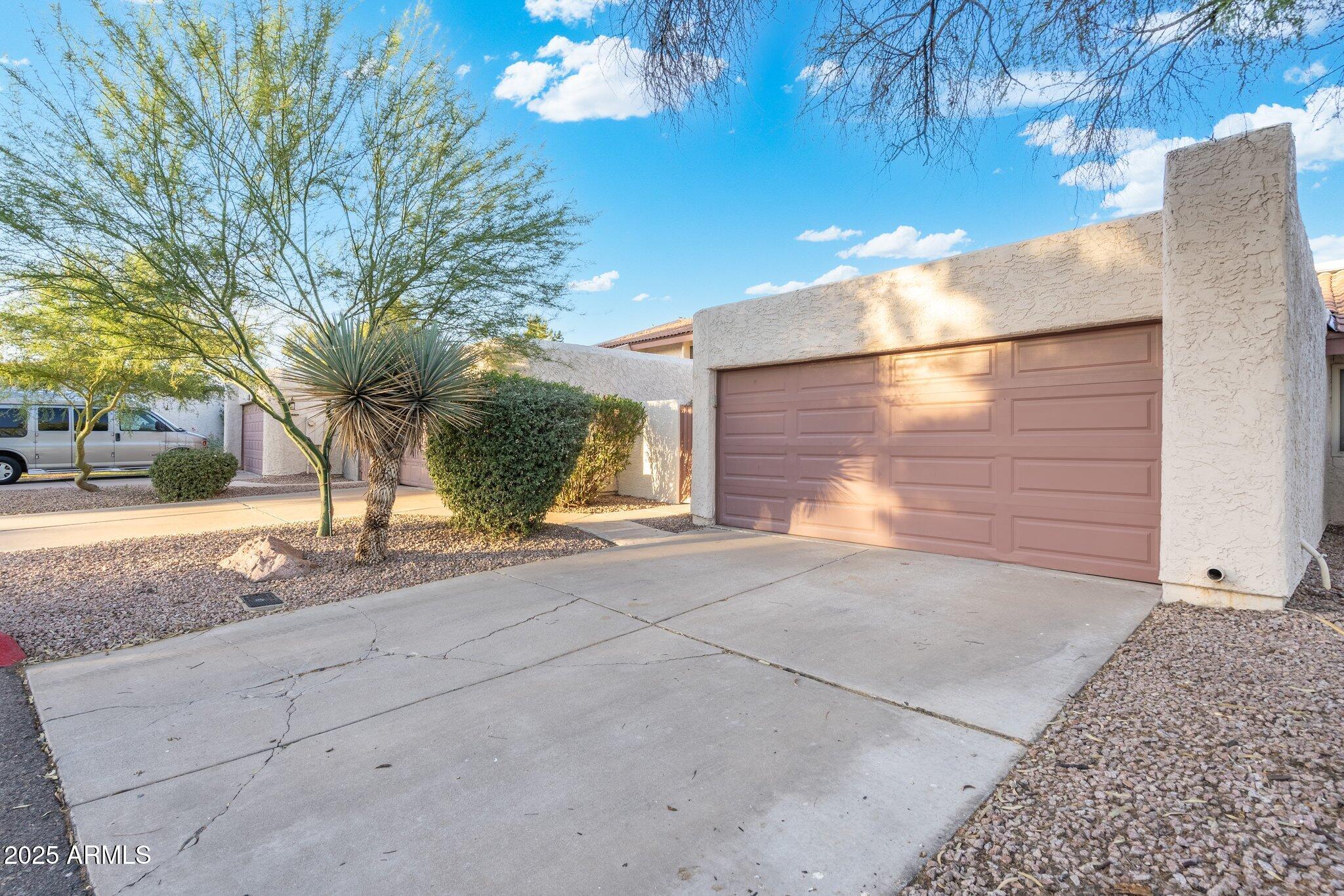 1913 S River Drive Property Photo 1
