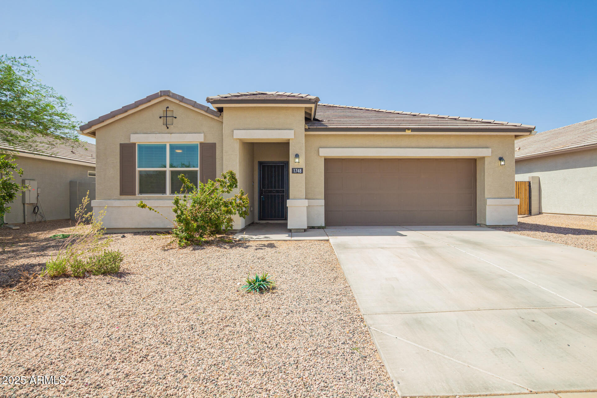 1748 W Cameron Boulevard Property Photo 1