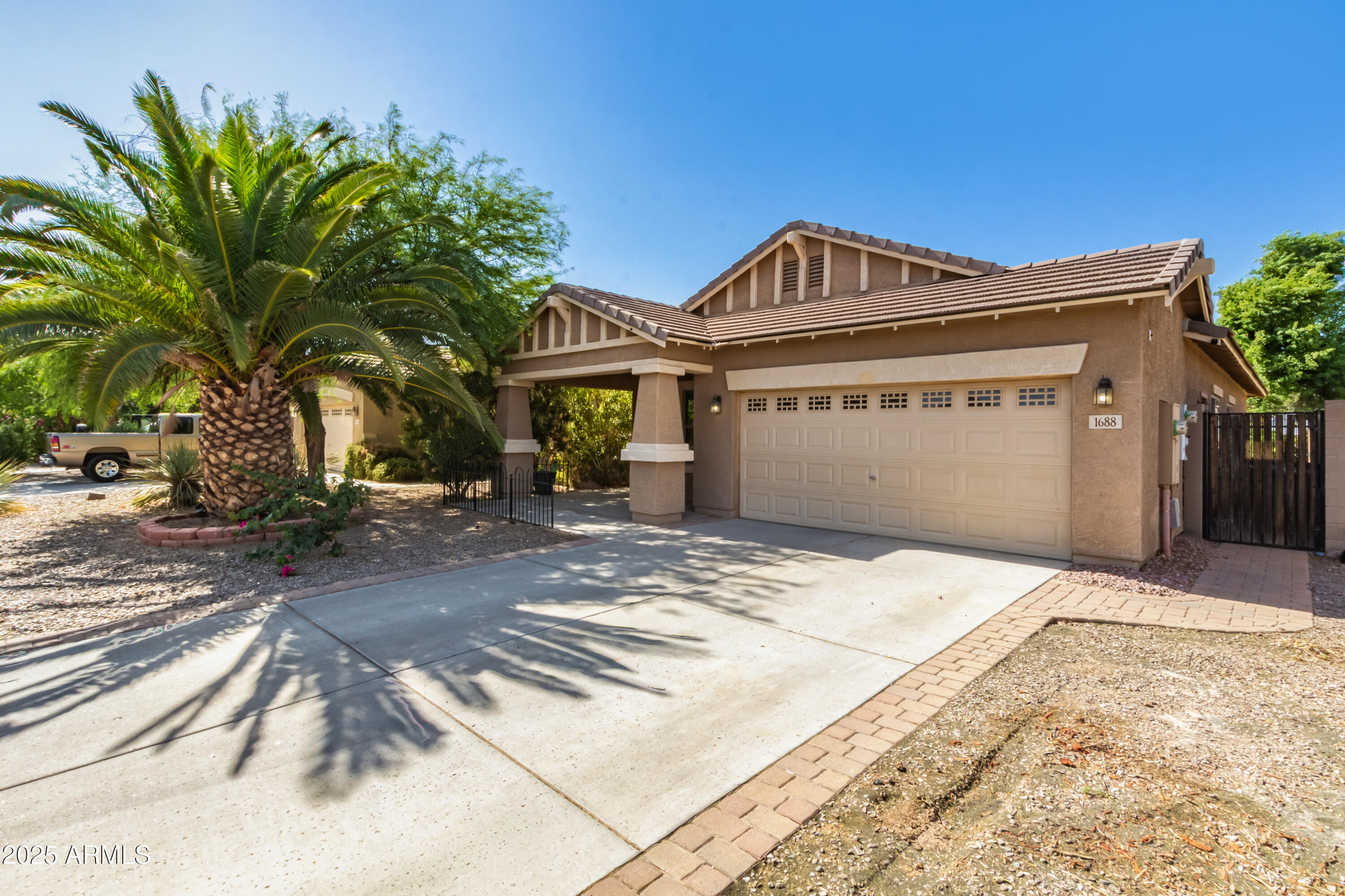 1688 W Corriente Drive Property Photo 1